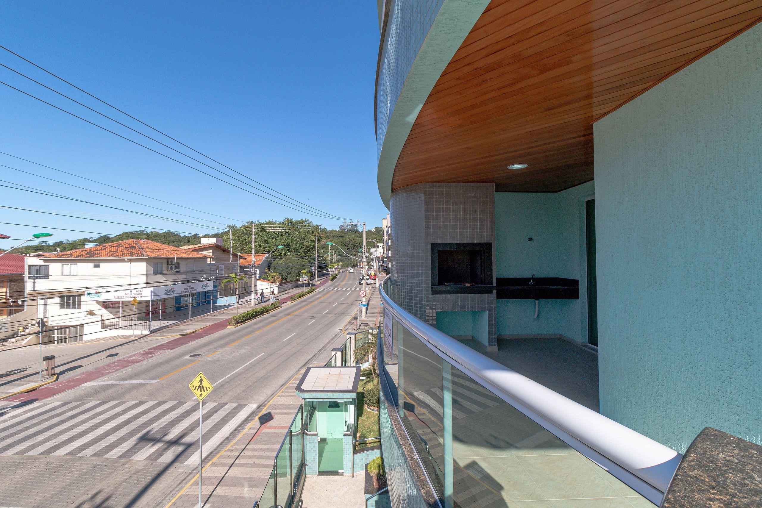 image-housing-carousel
