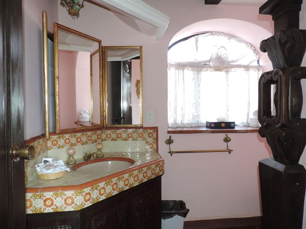 image-housing-carousel