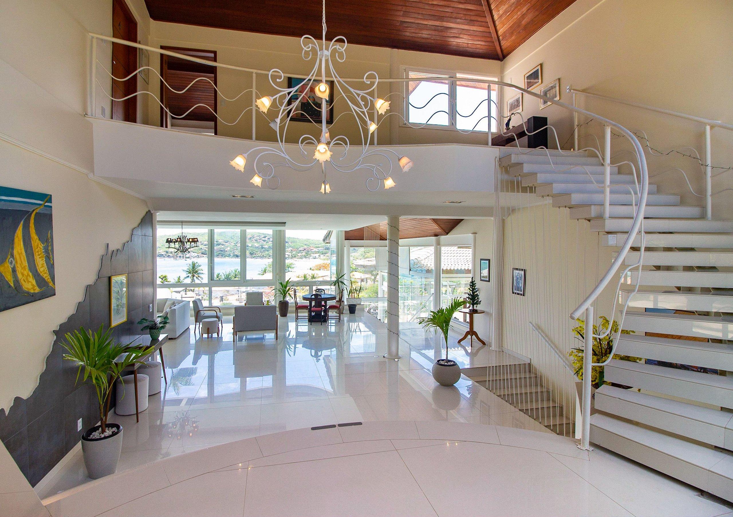 image-housing-carousel