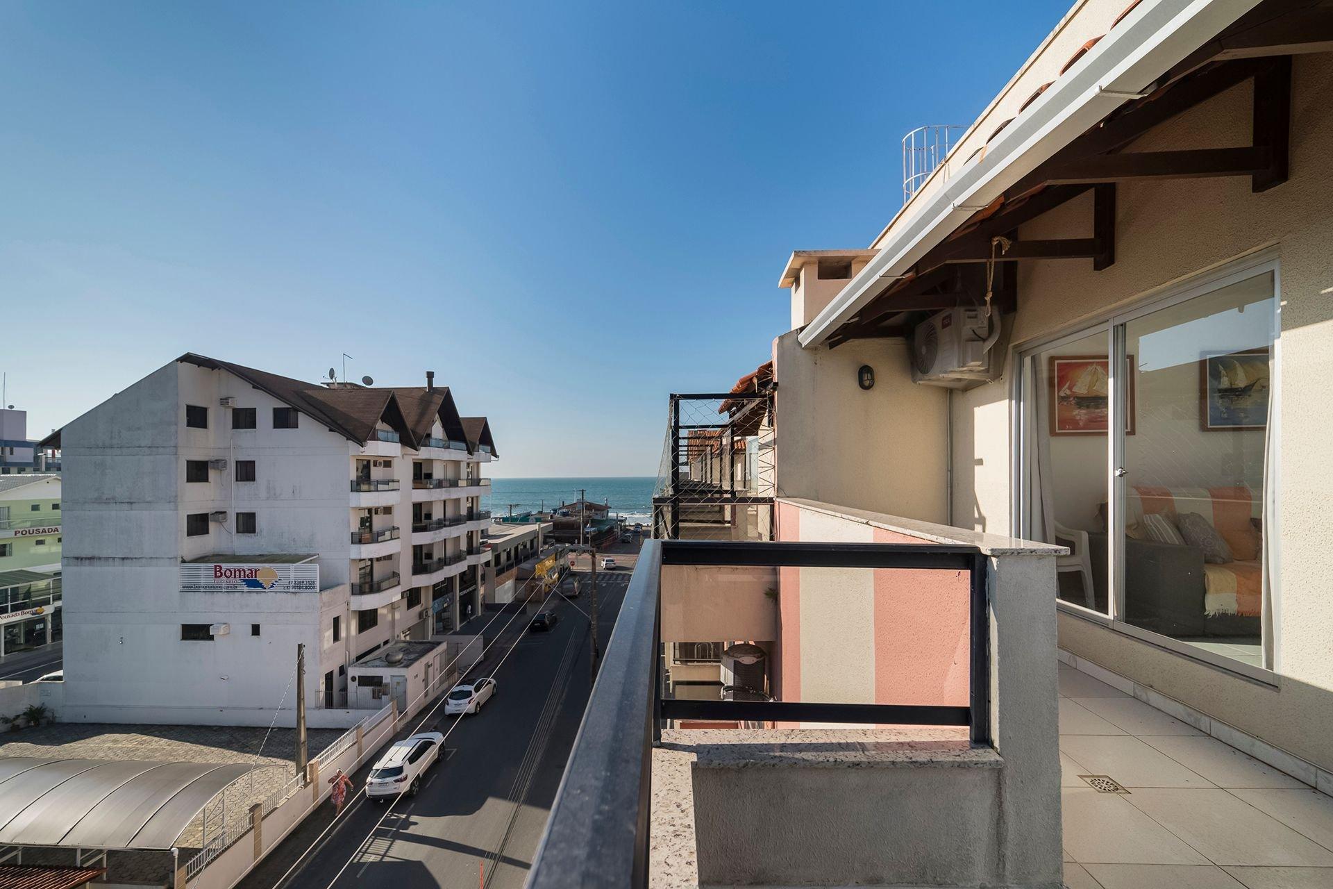 image-housing-carousel