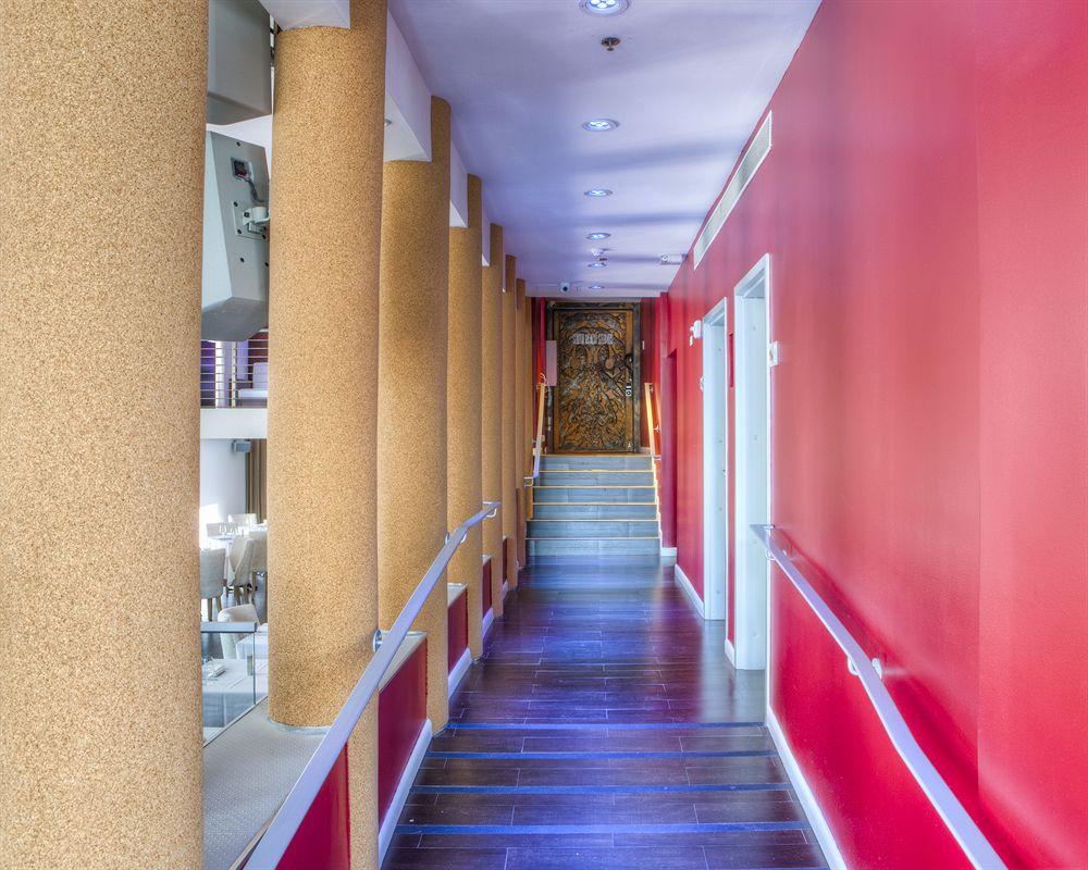 image-housing-carousel