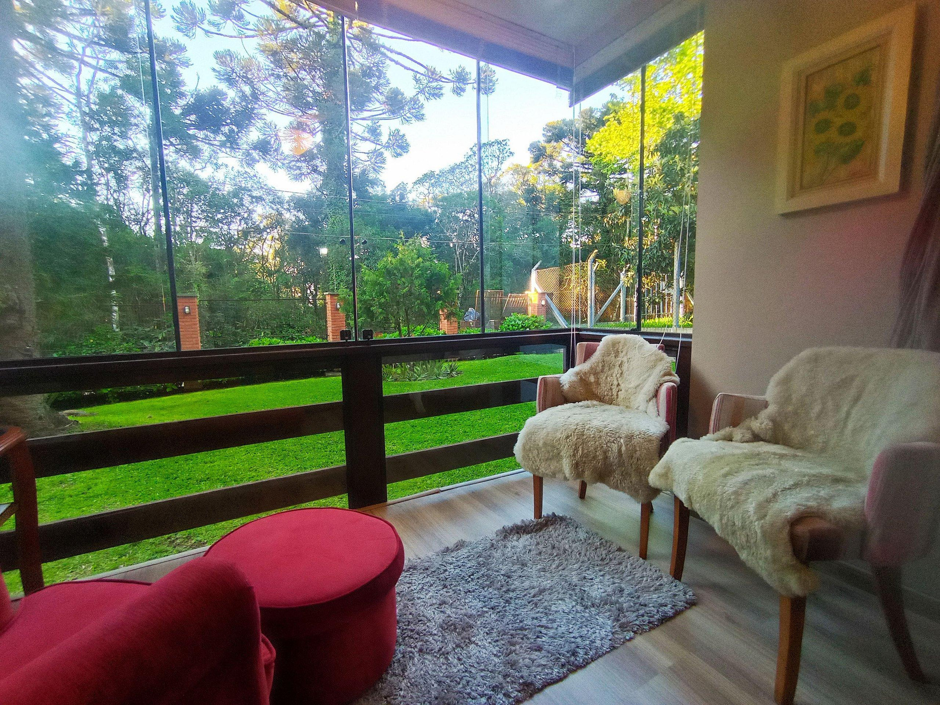 image-housing-carousel