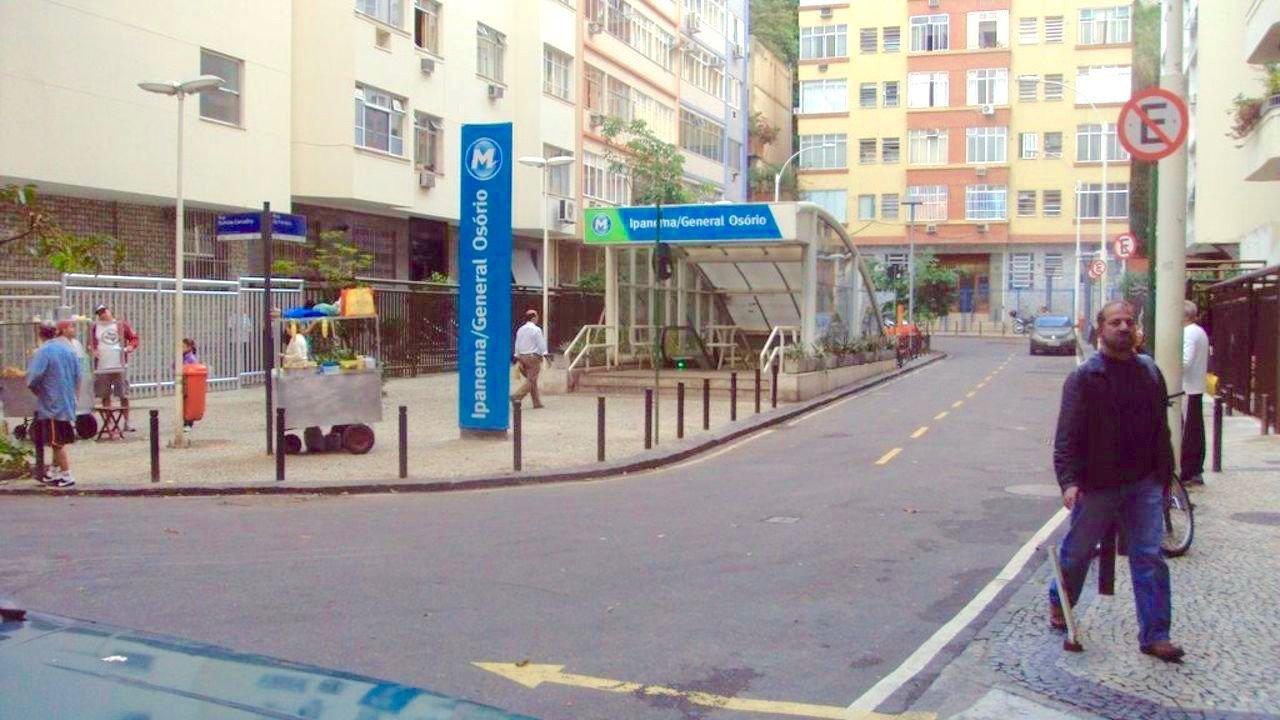 image-housing-carousel
