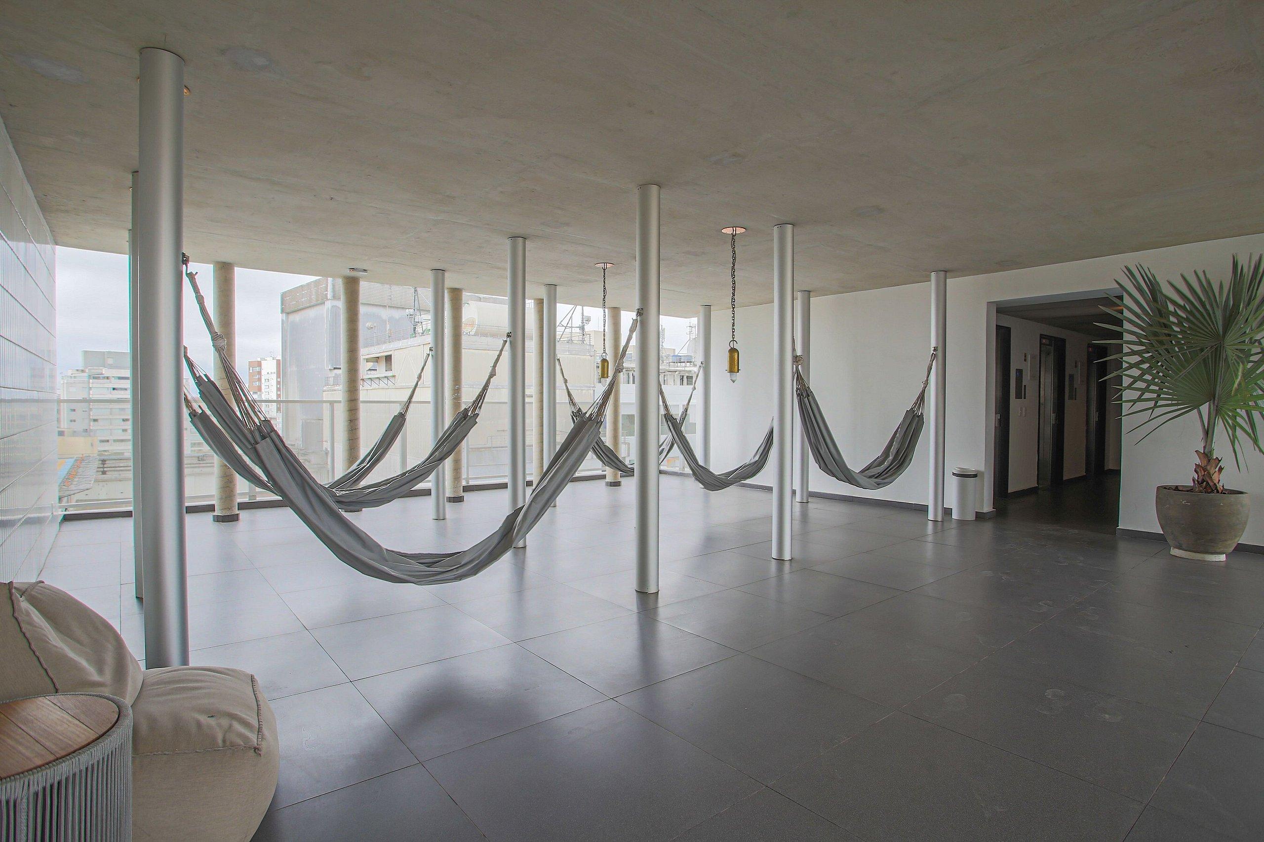 image-housing-carousel