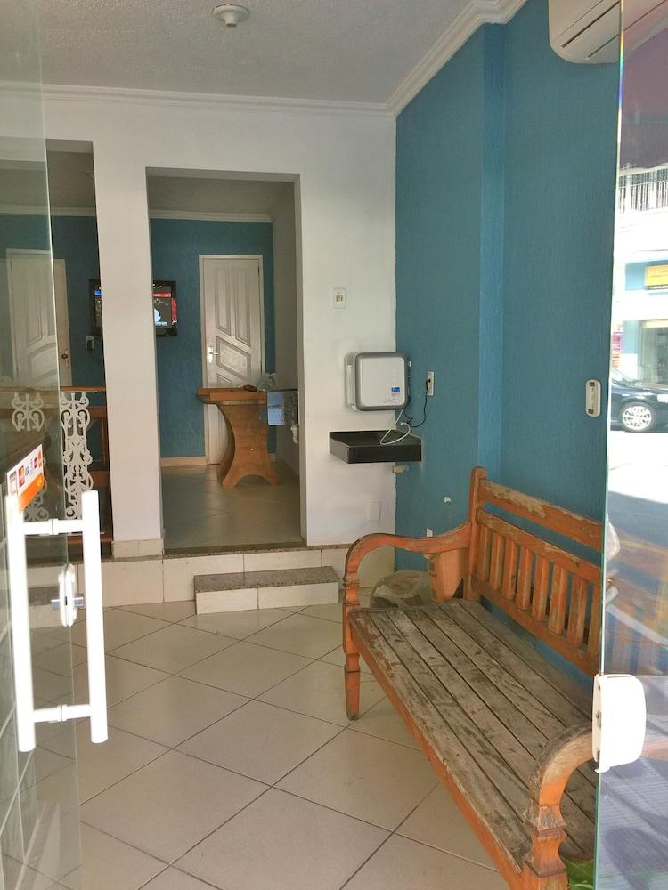 image-housing-carousel