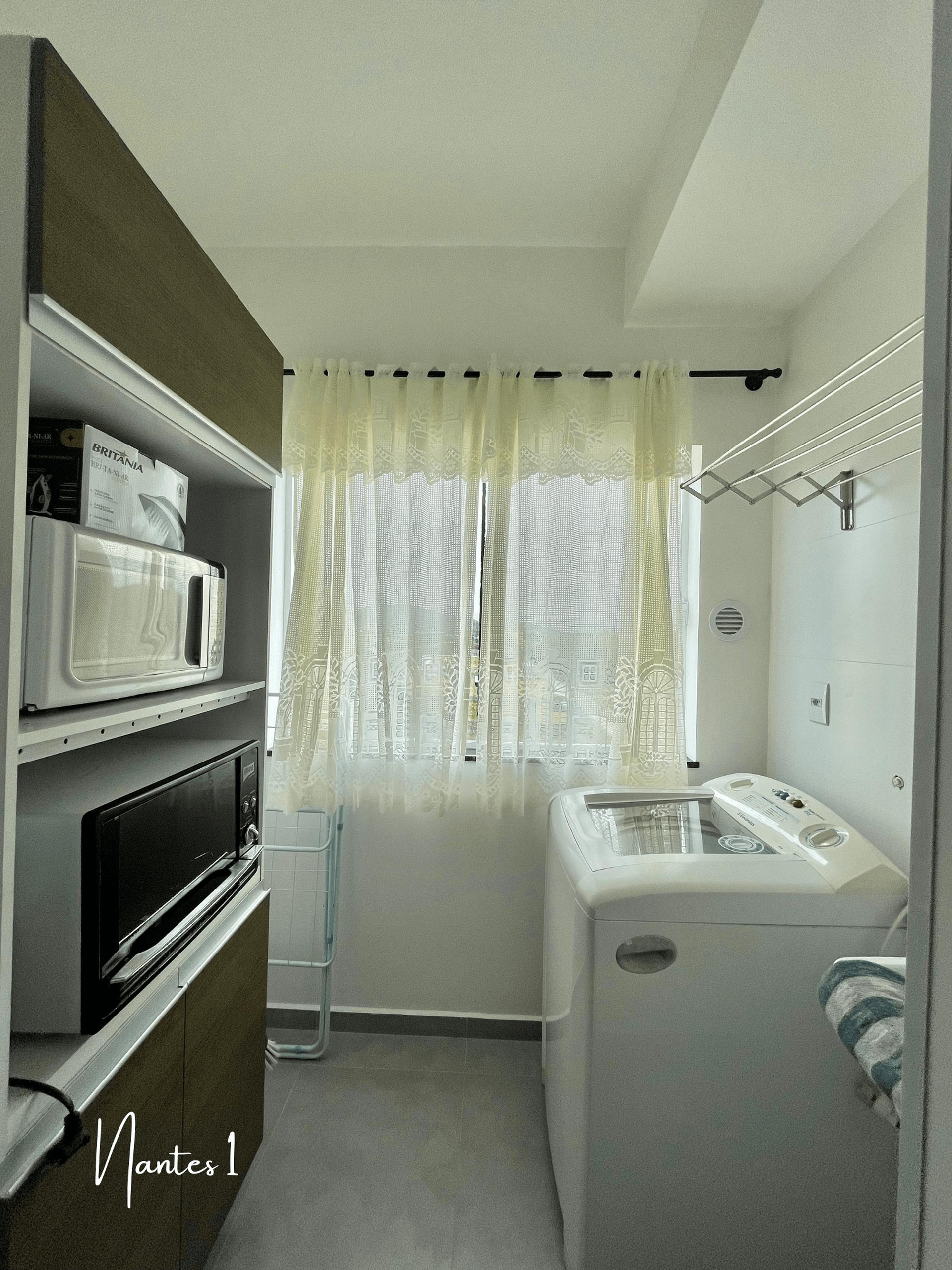 image-housing-carousel