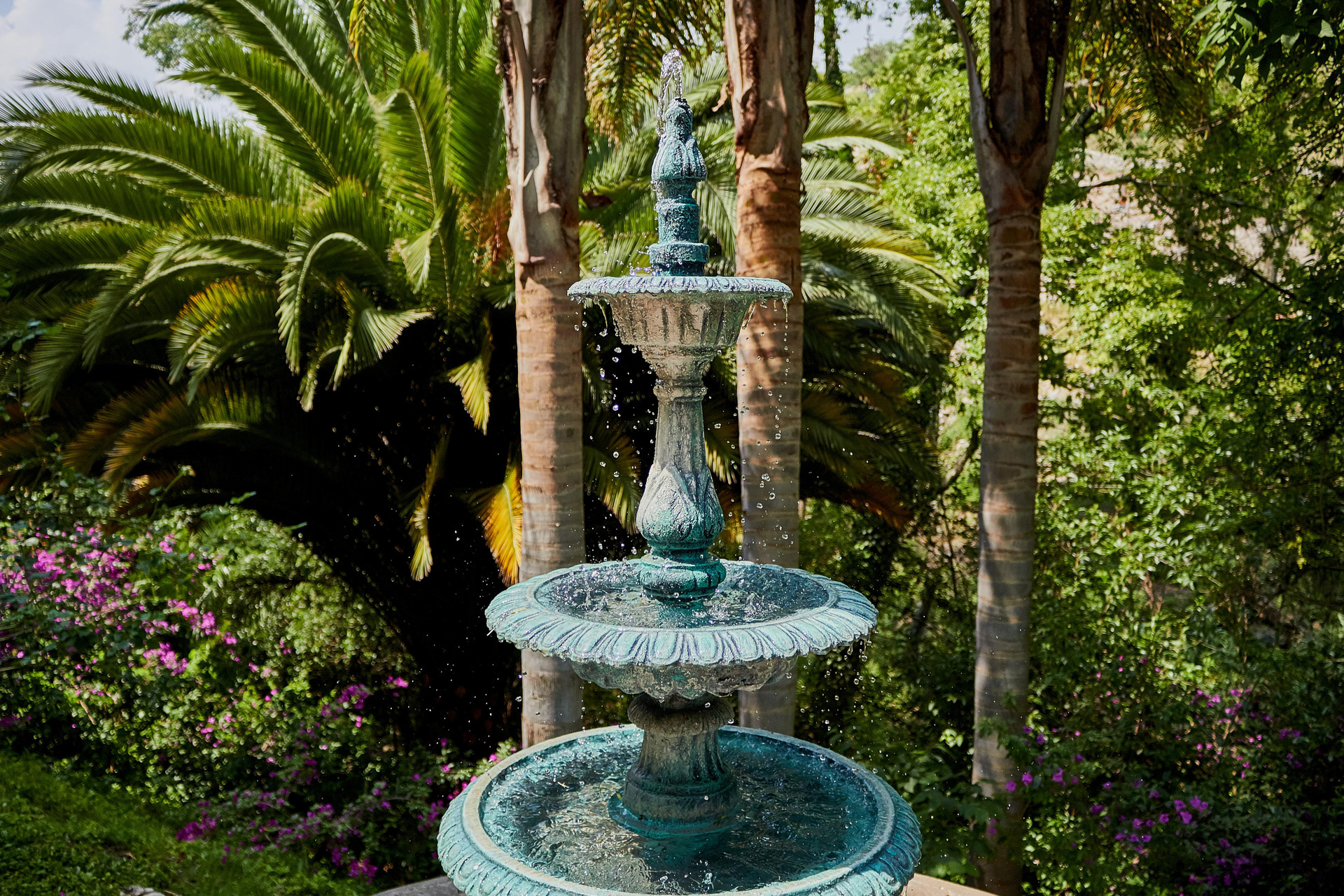 image-housing-carousel