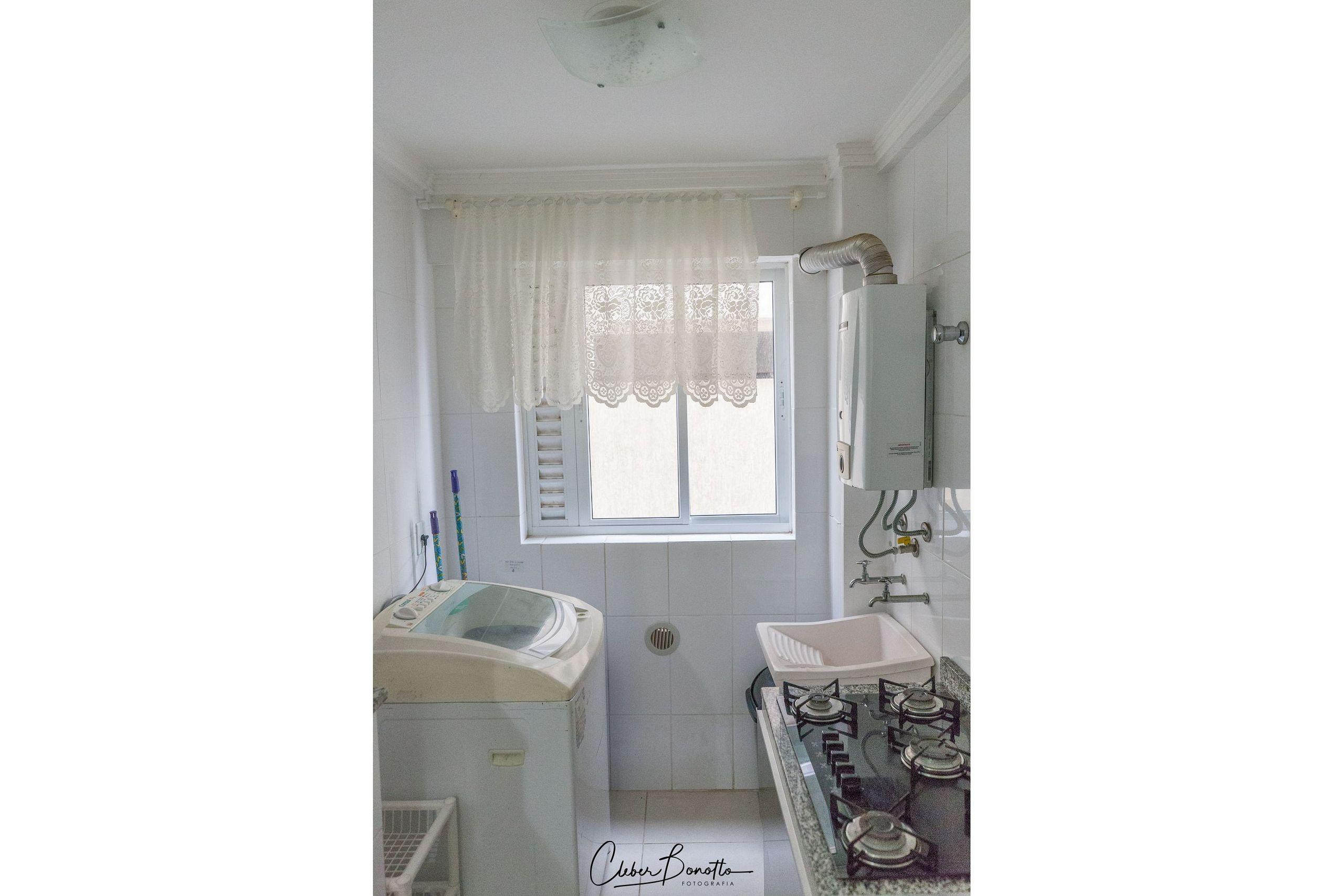 image-housing-carousel