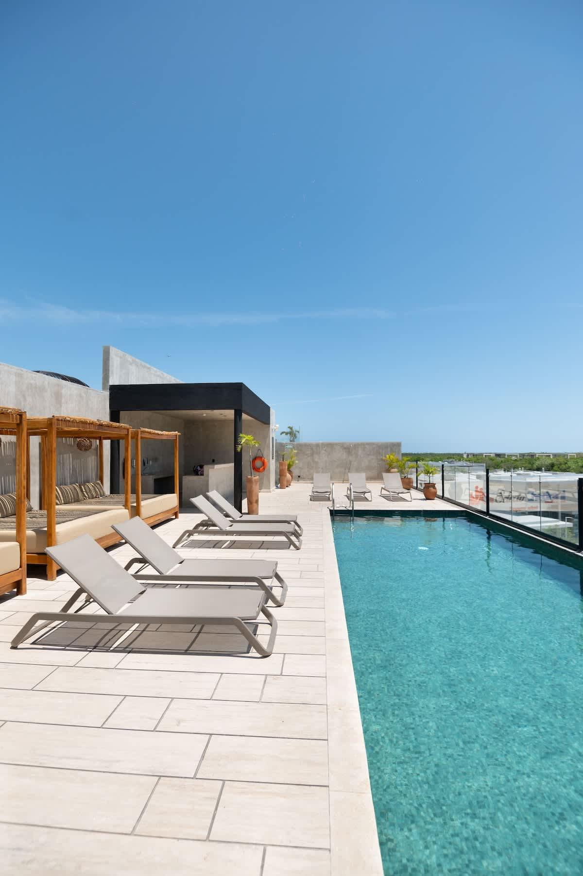 Relaxing 1 BDRM, 1 BR, Balcony & Pool Access Apt