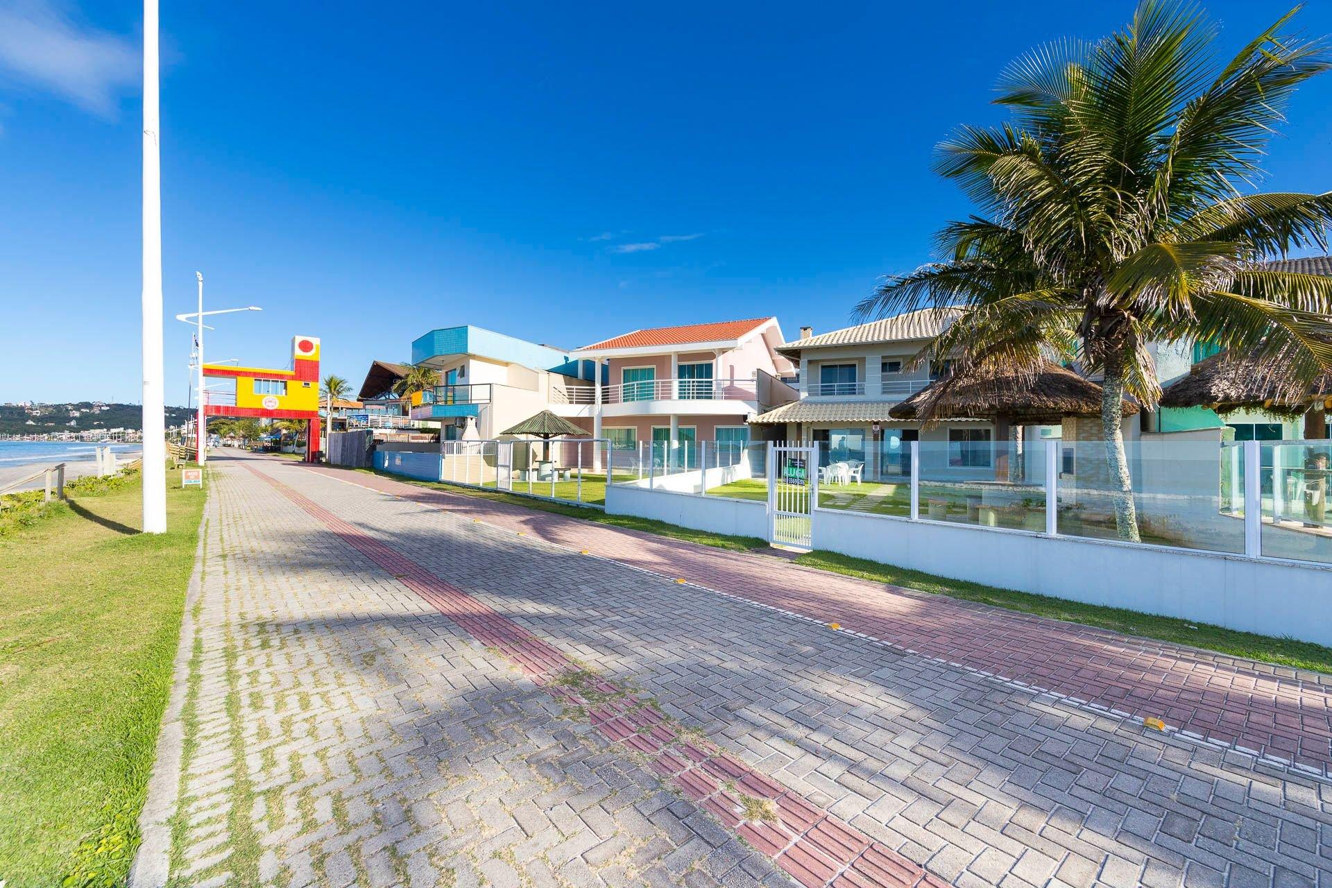 image-housing-carousel