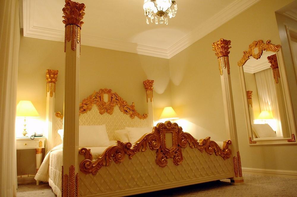 image-housing-carousel