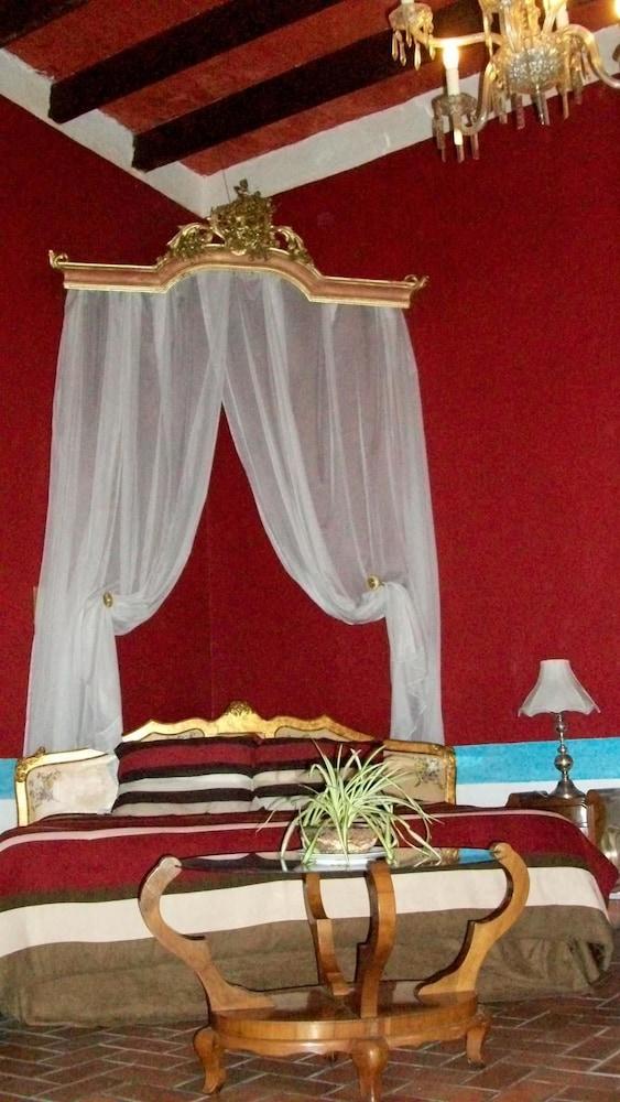 image-housing-carousel
