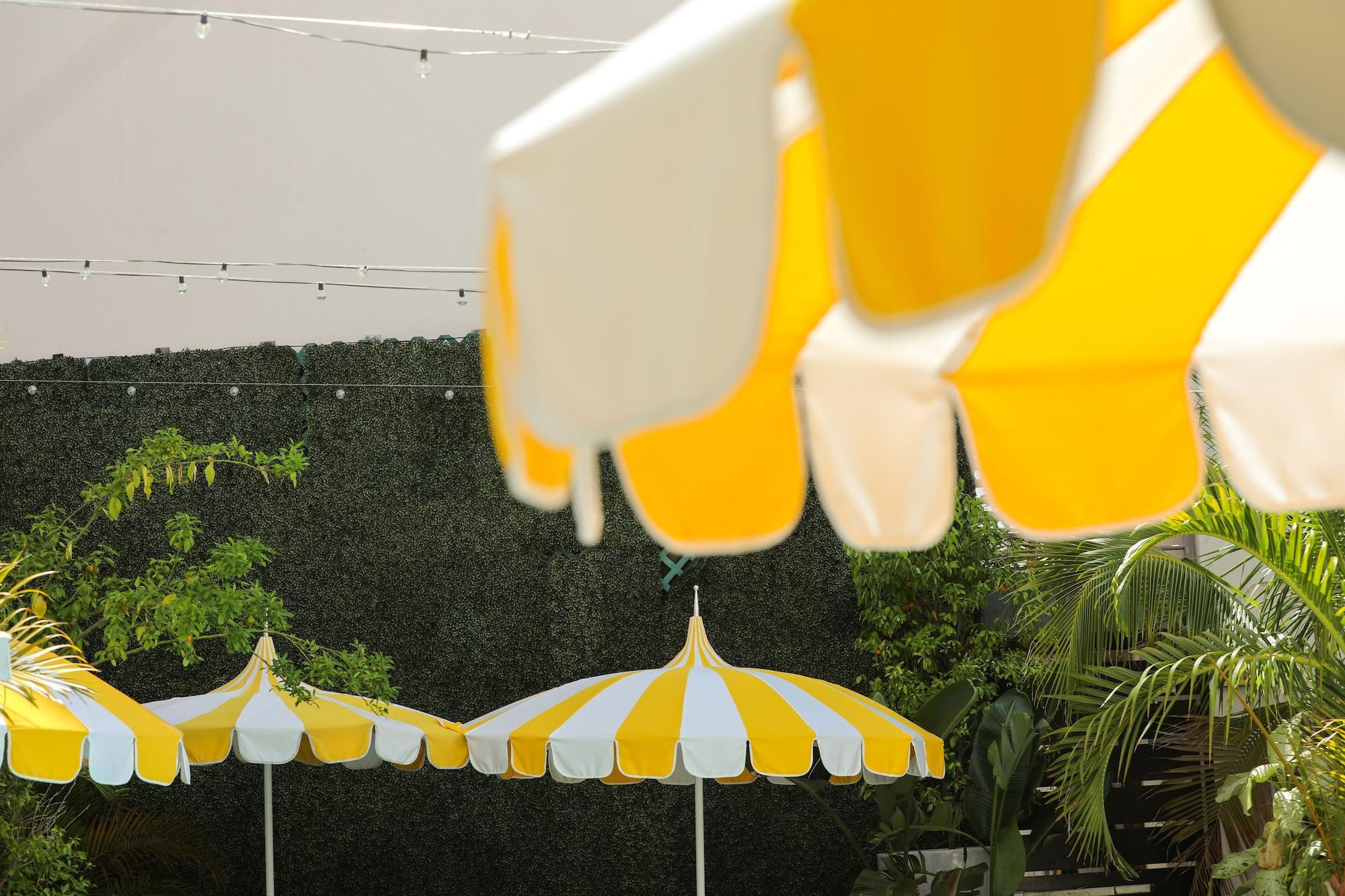 image-housing-carousel