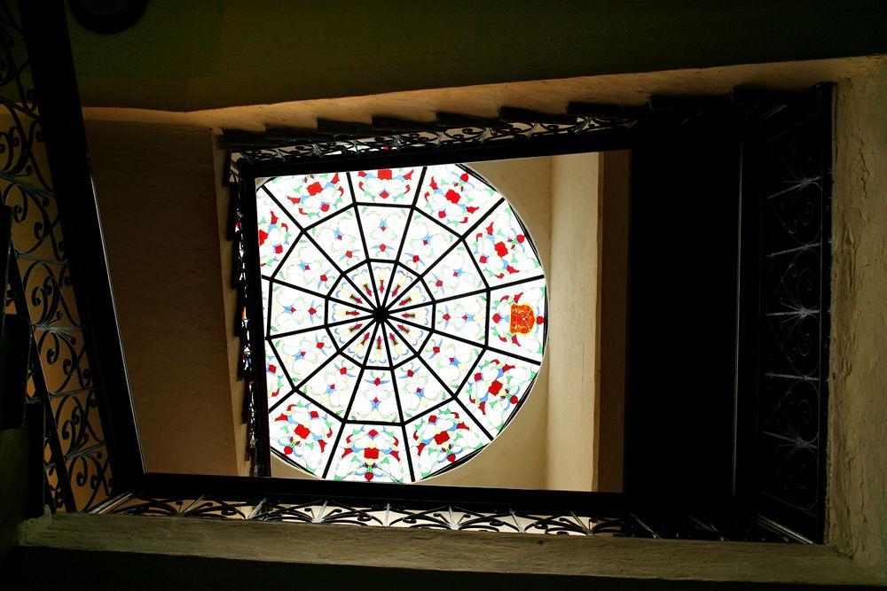 image-housing-carousel