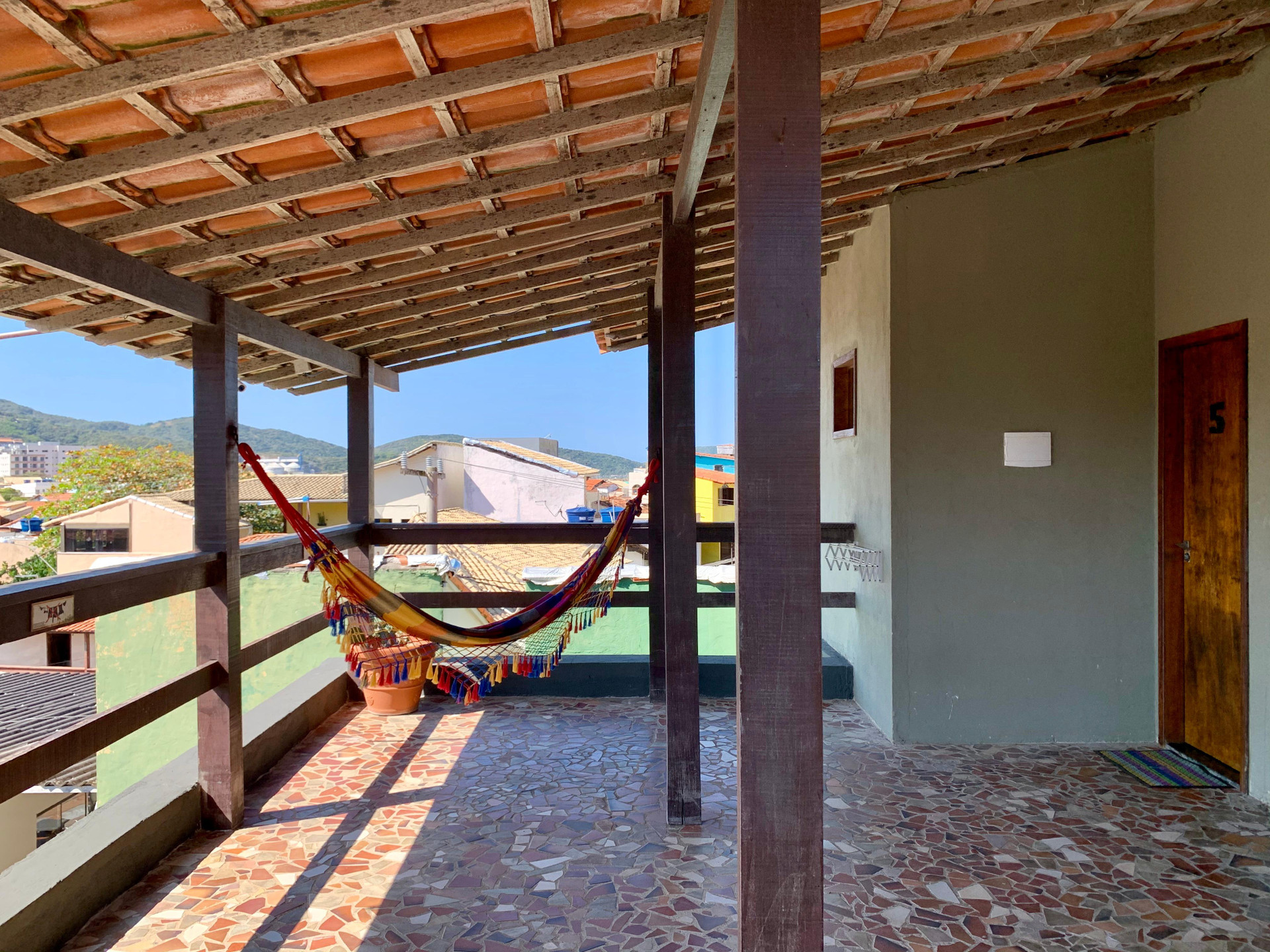 image-housing-carousel
