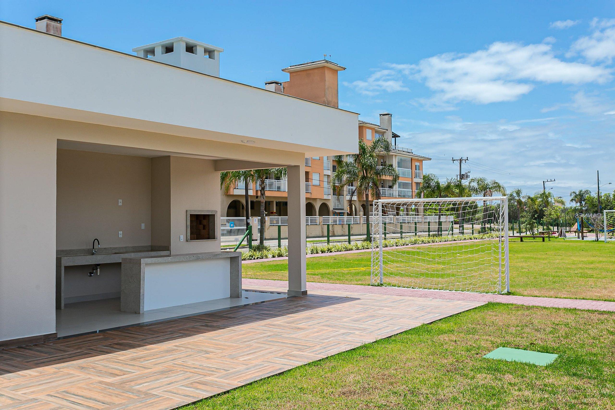 image-housing-carousel