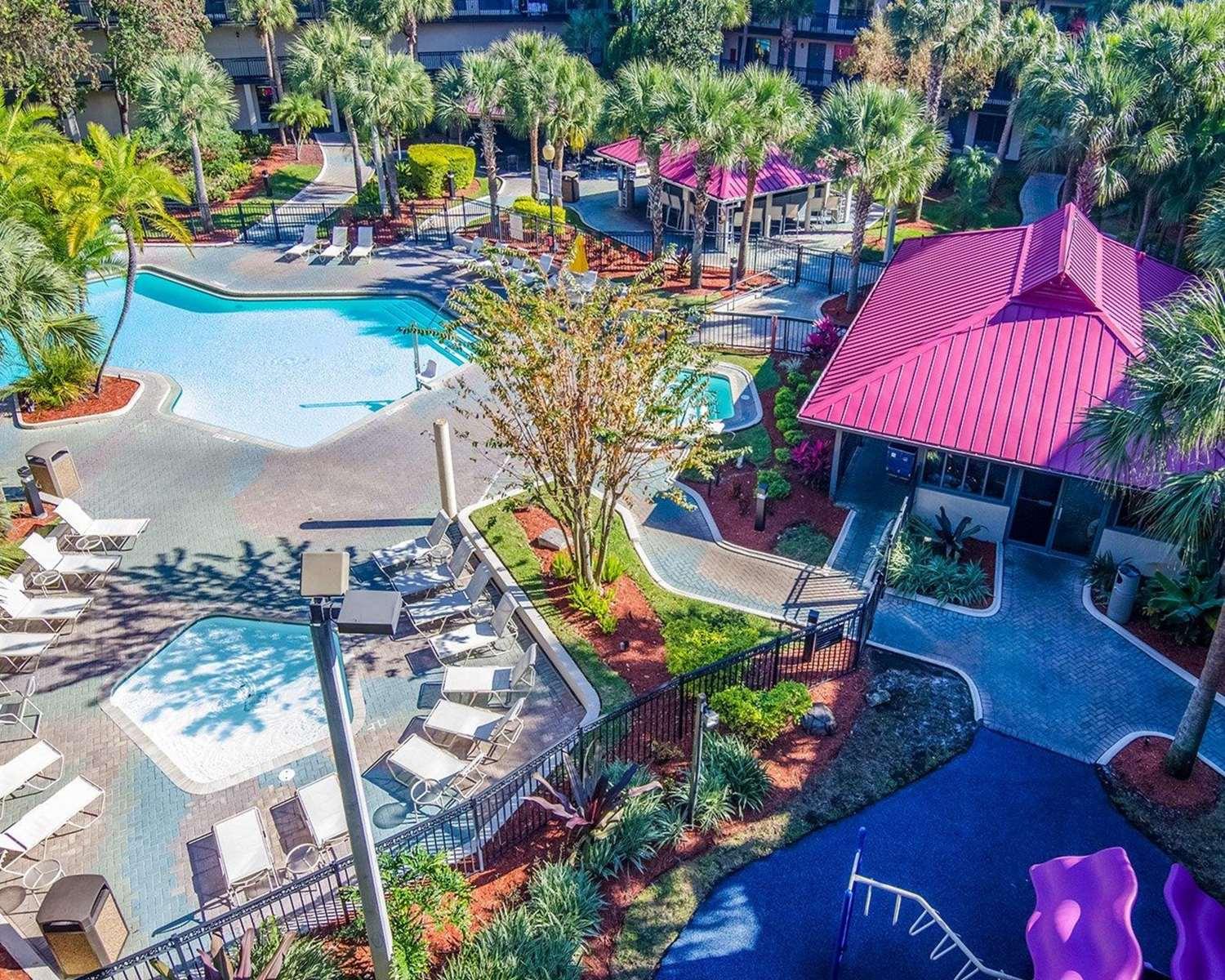 image-housing-carousel