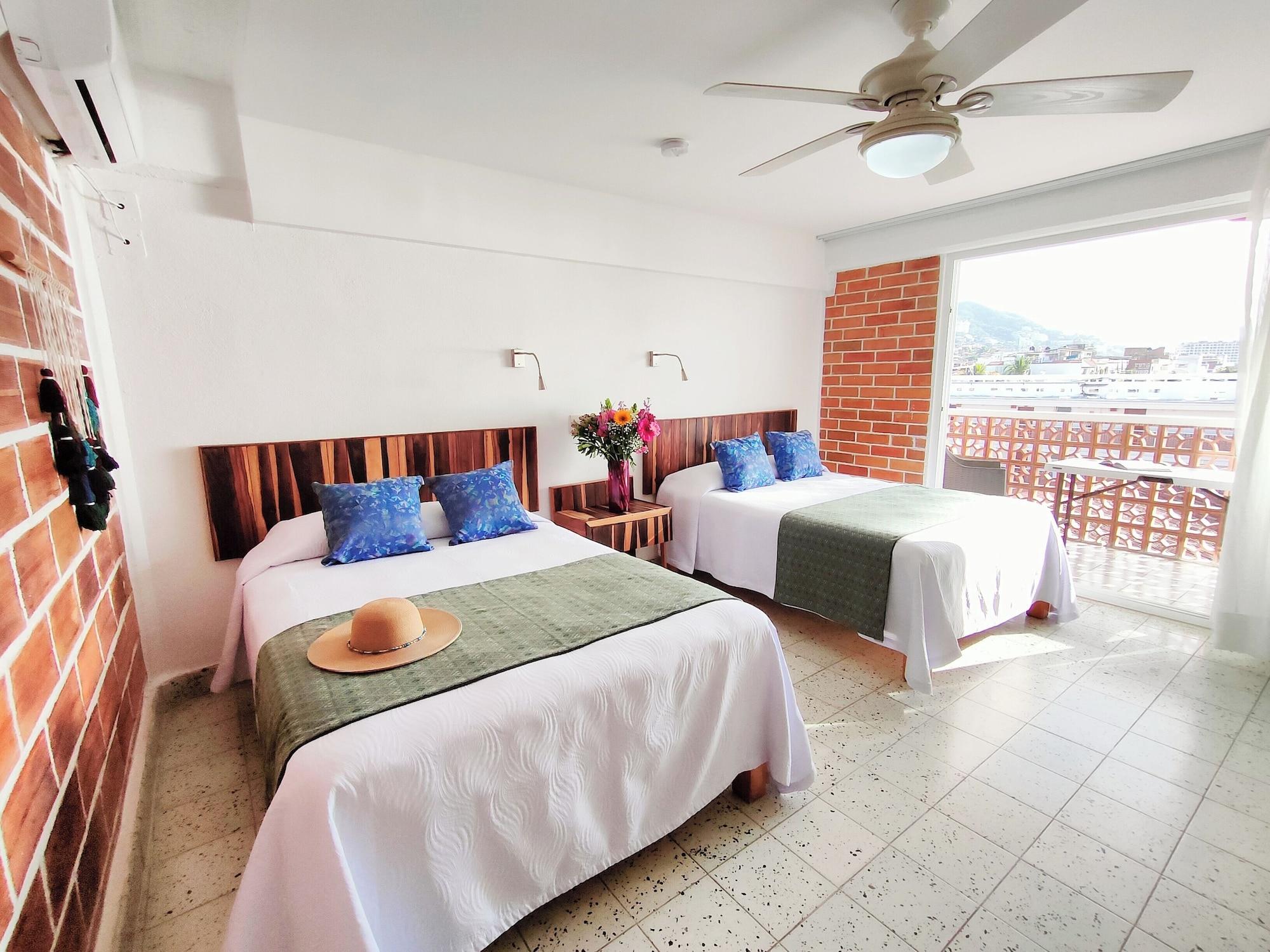 Habitación estándar, 2 camas dobles, vista parcial al océano