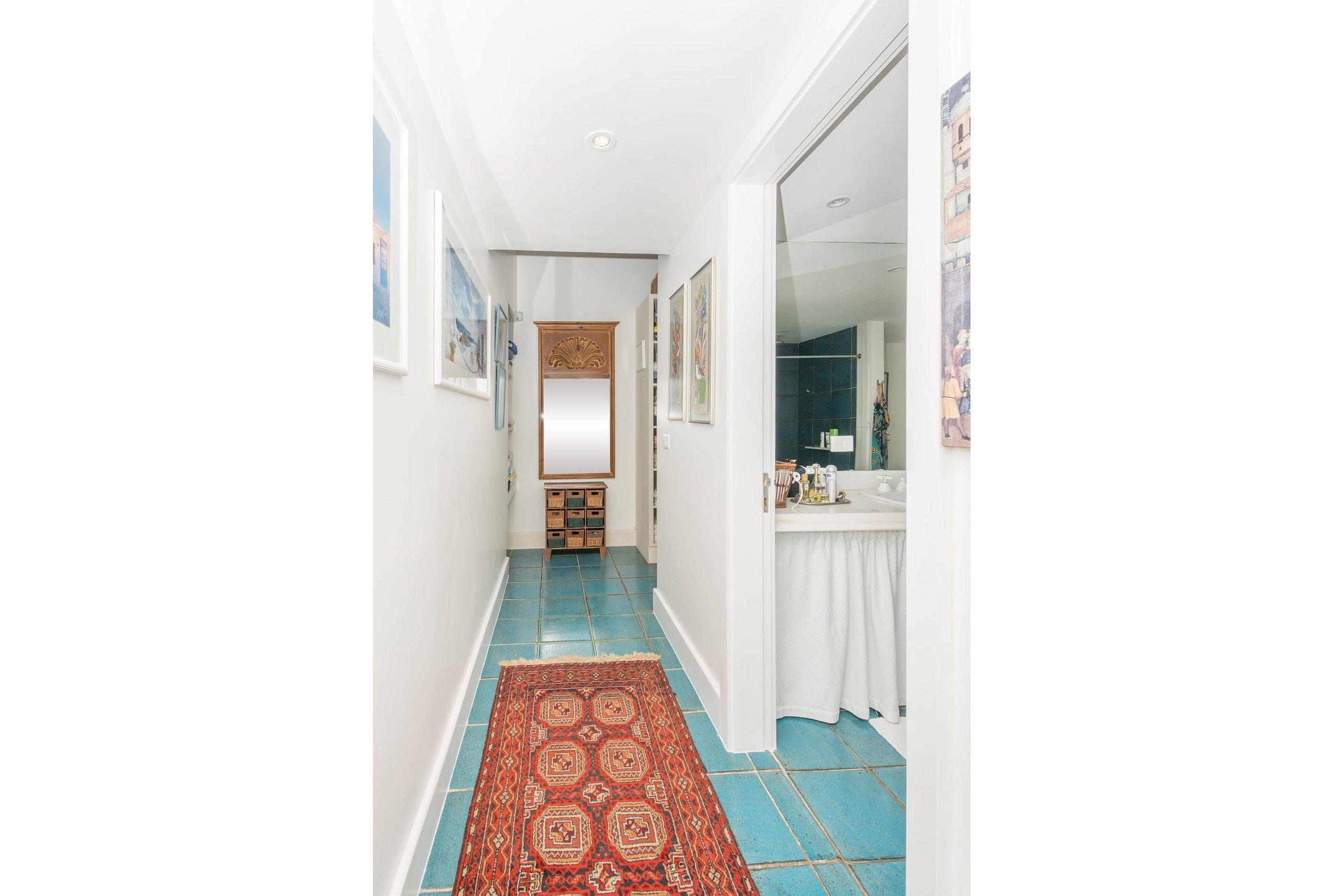 image-housing-carousel