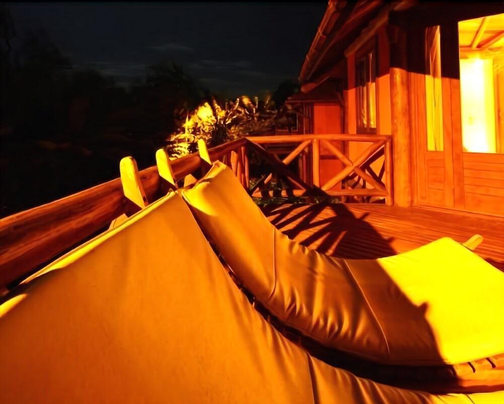 image-housing-carousel