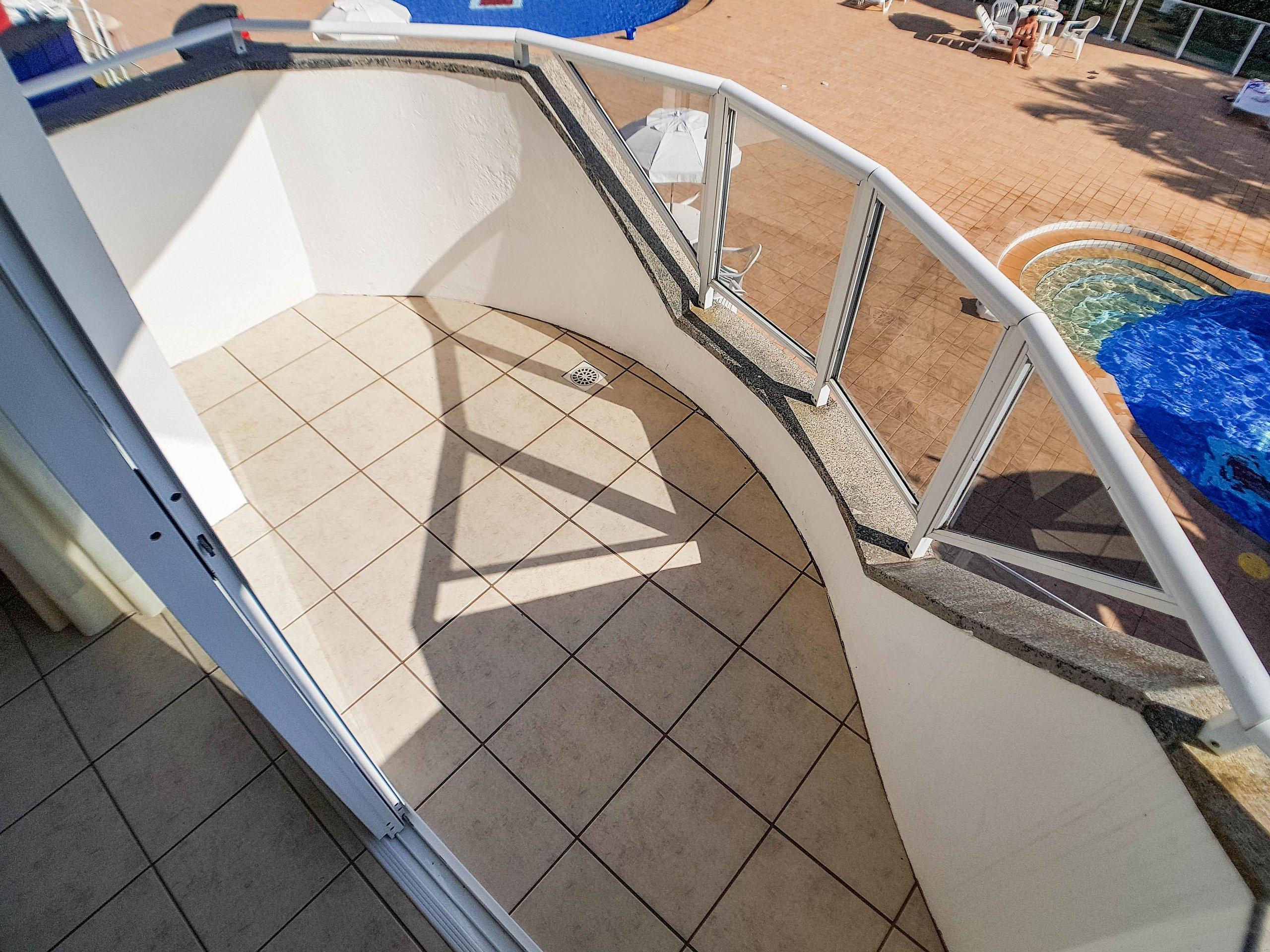 image-housing-carousel