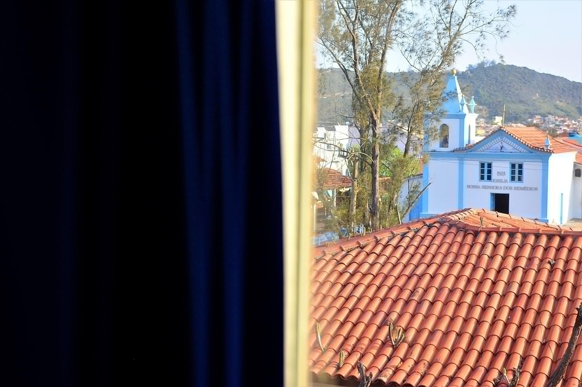 image-housing-carousel