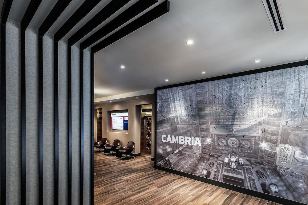 image-housing-carousel