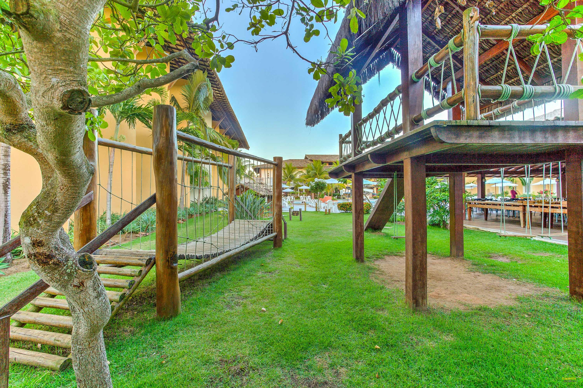 image-housing-carousel