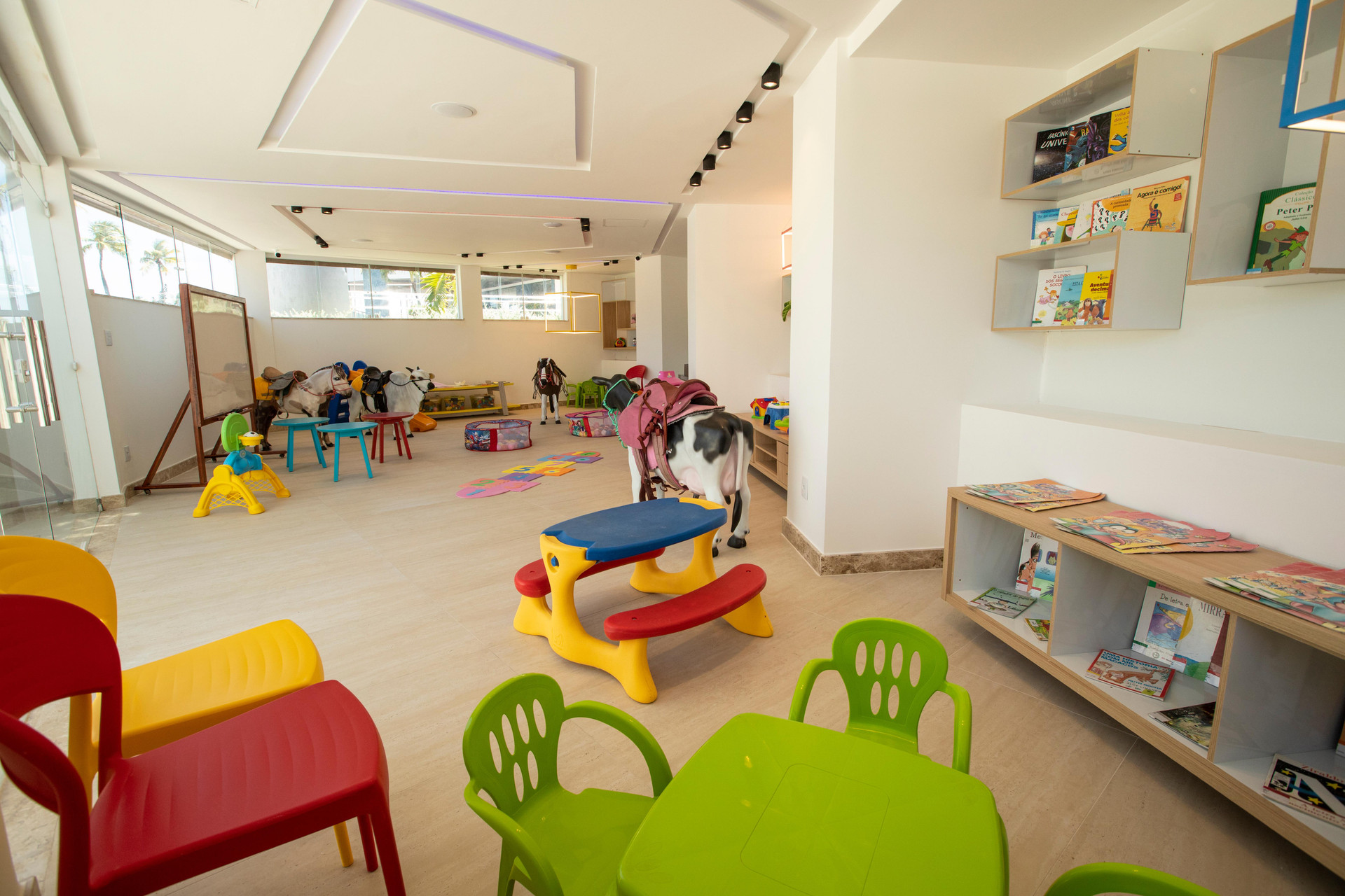 image-housing-carousel