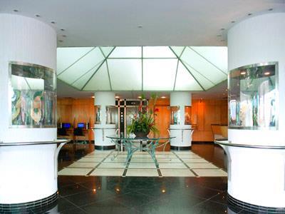 image-housing-carousel
