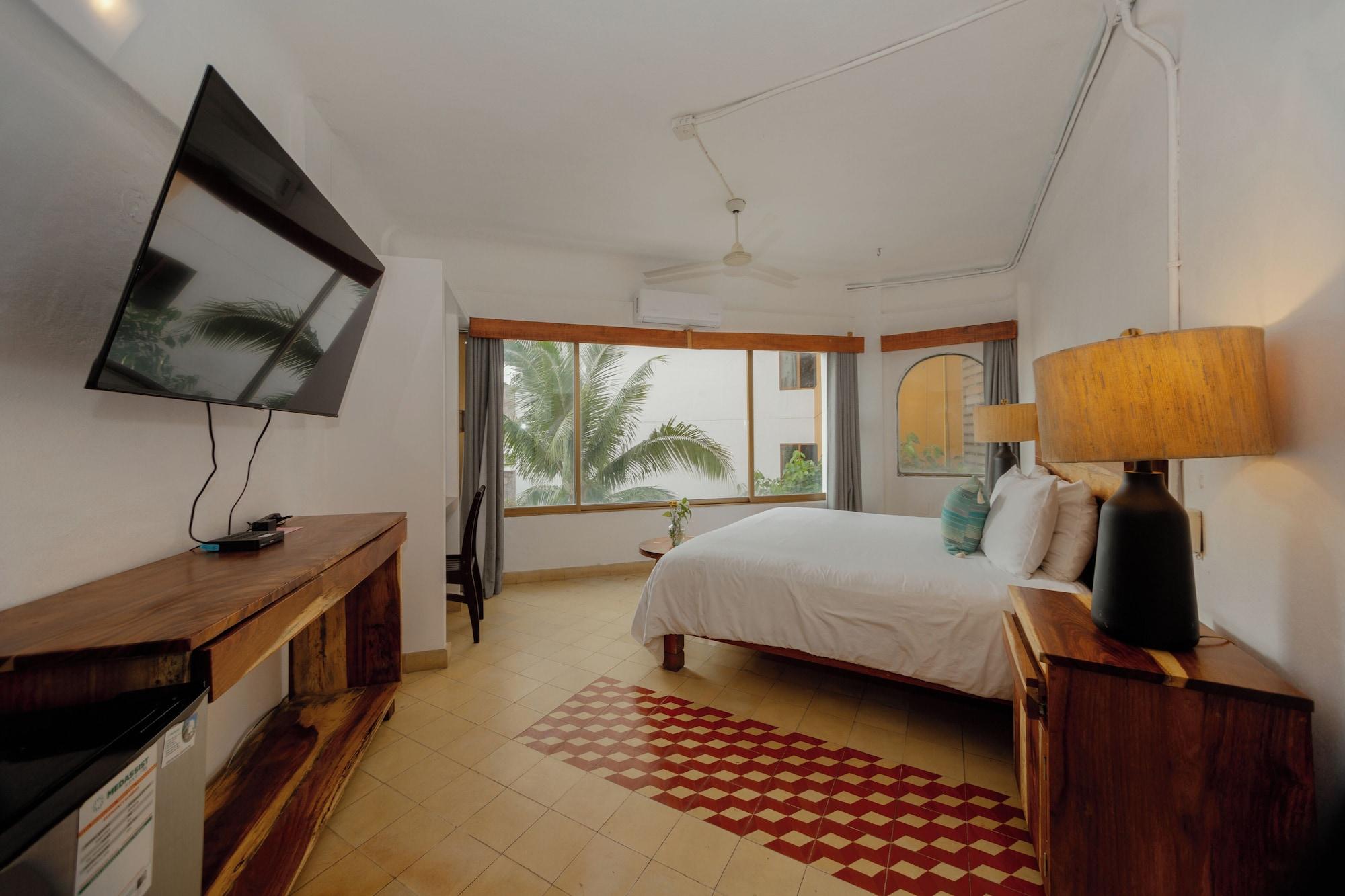 Standard Room 1 Queen Bed