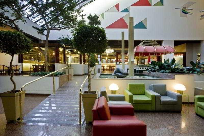 image-housing-carousel