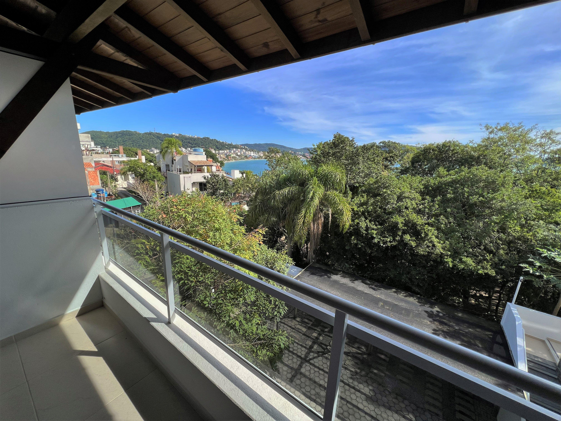 image-housing-carousel