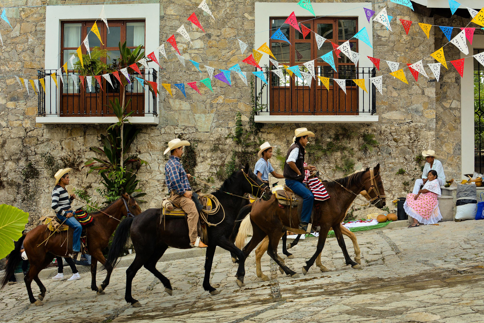 image-housing-carousel