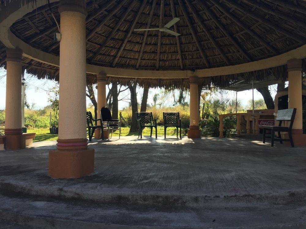 image-housing-carousel