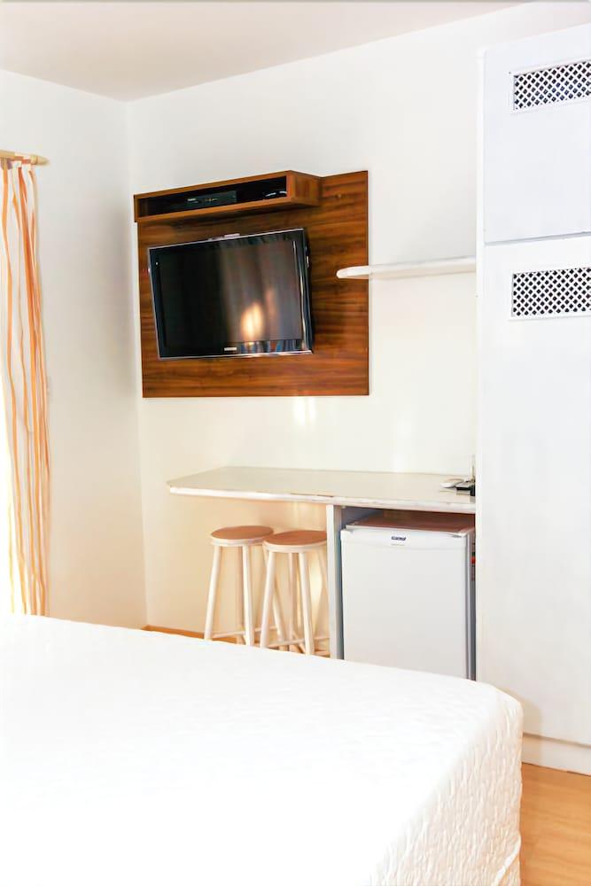 image-housing-carousel