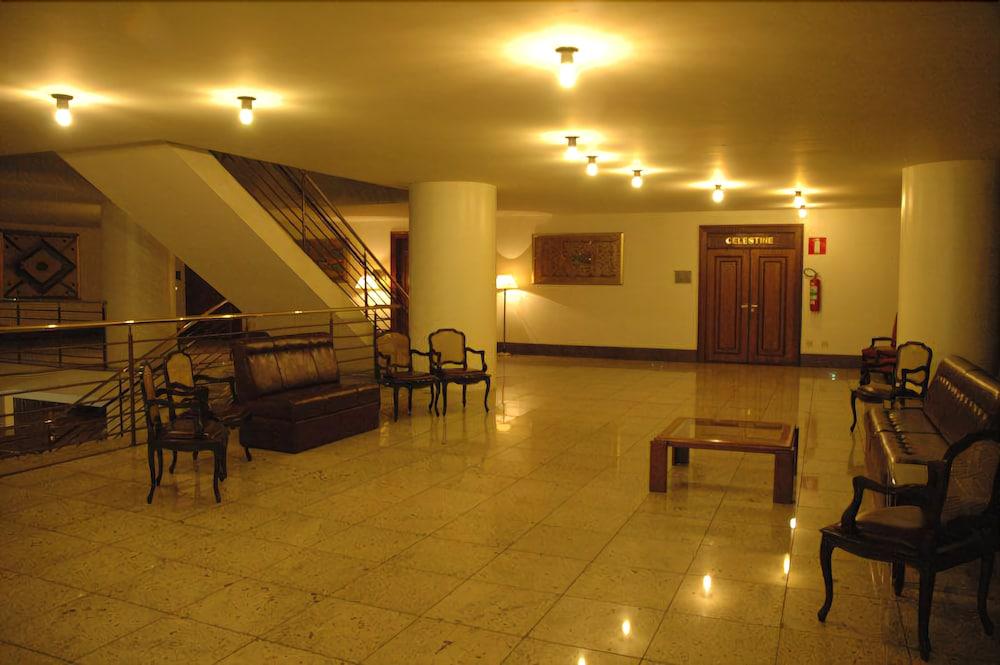image-housing-carousel