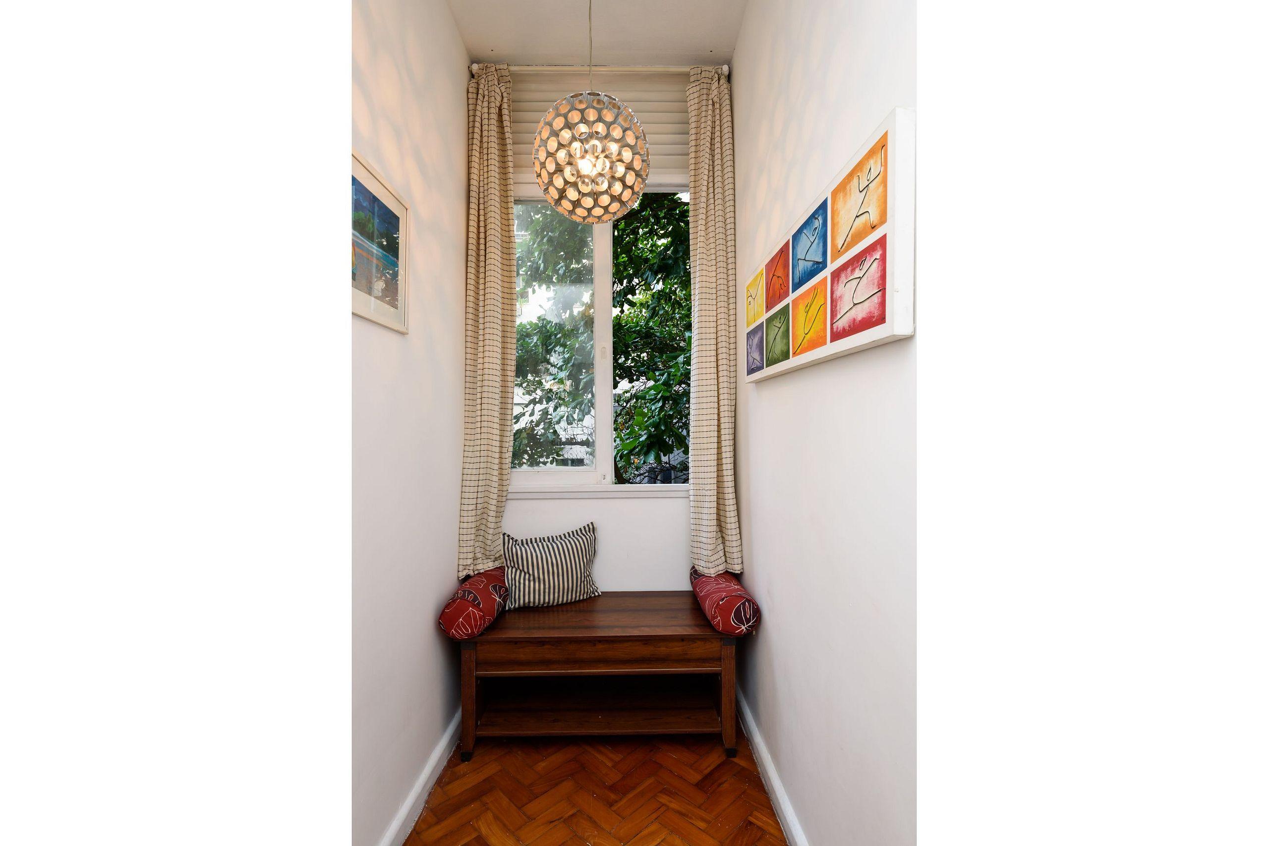 image-housing-carousel