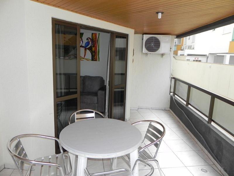image-housing-carousel