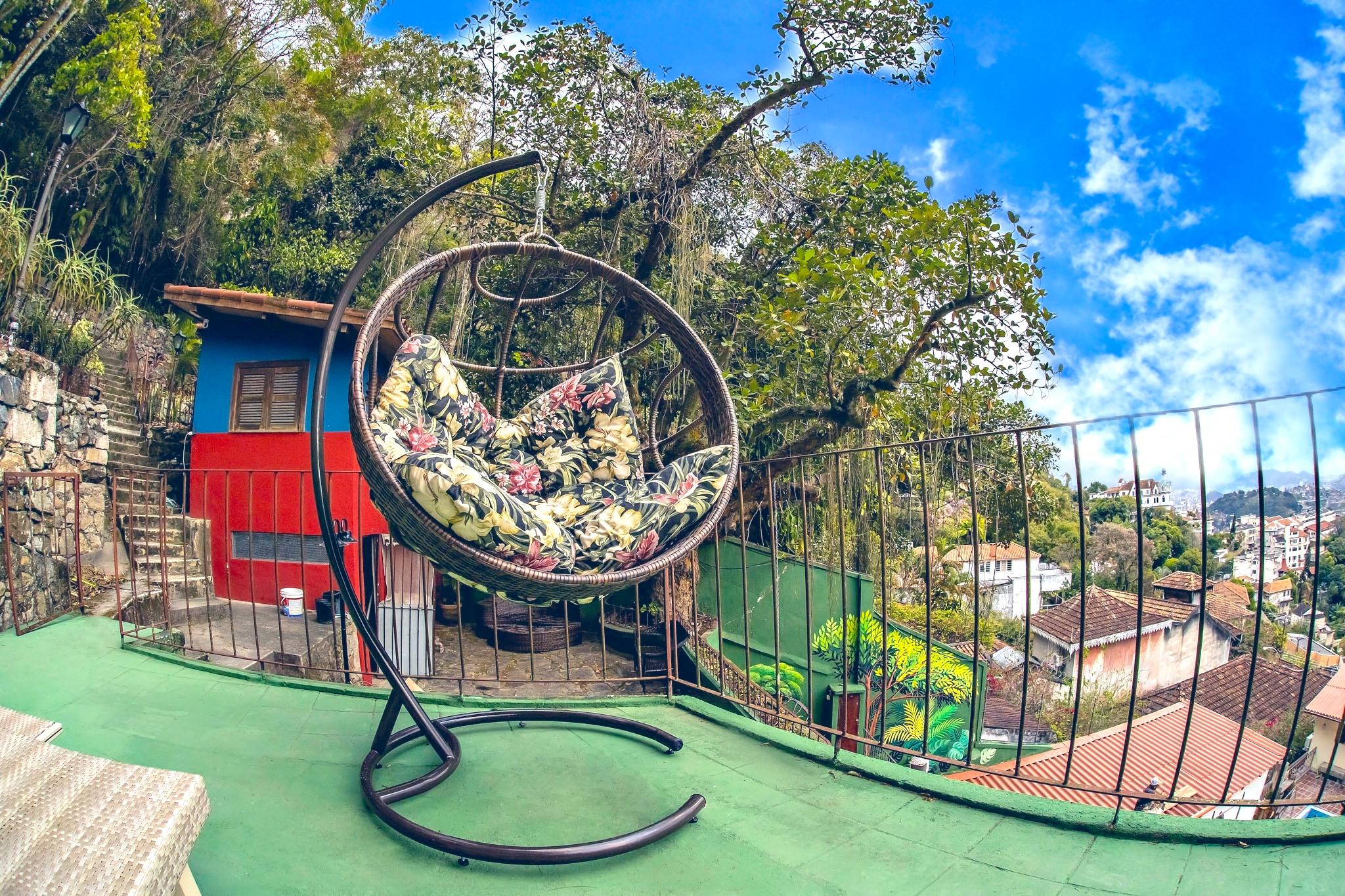 image-housing-carousel