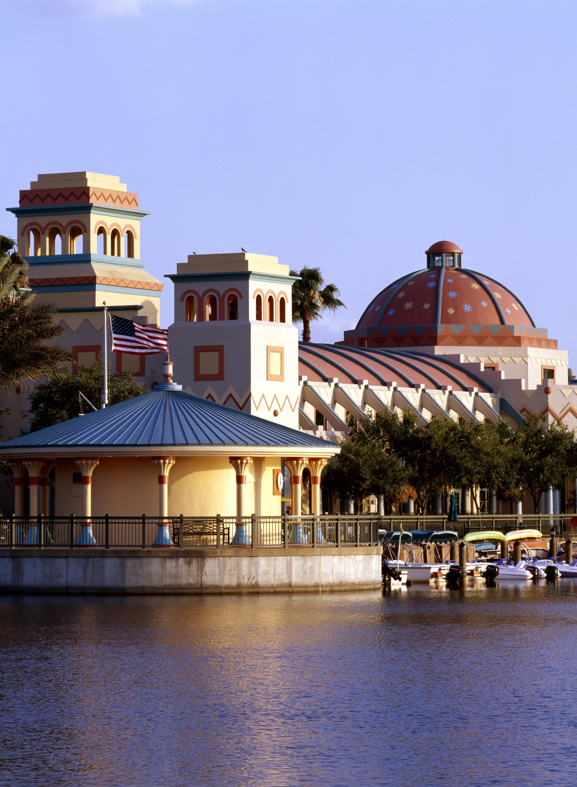 image-housing-carousel