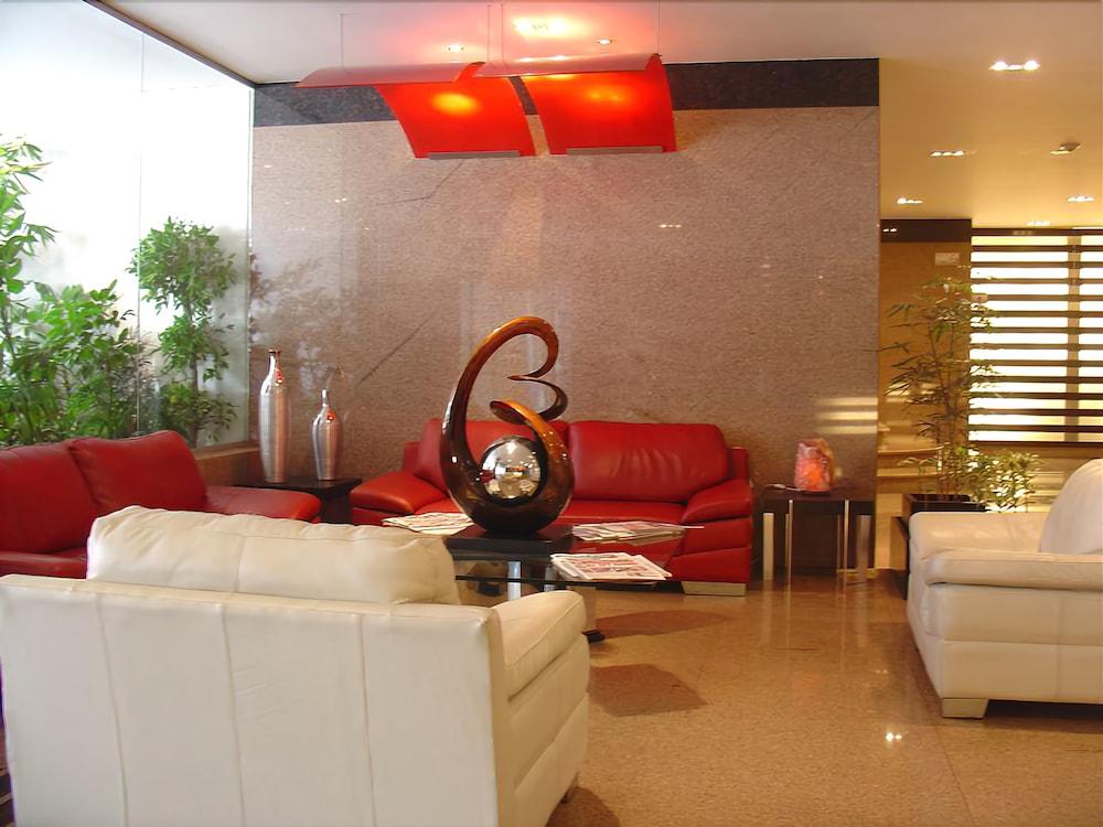 image-housing-carousel