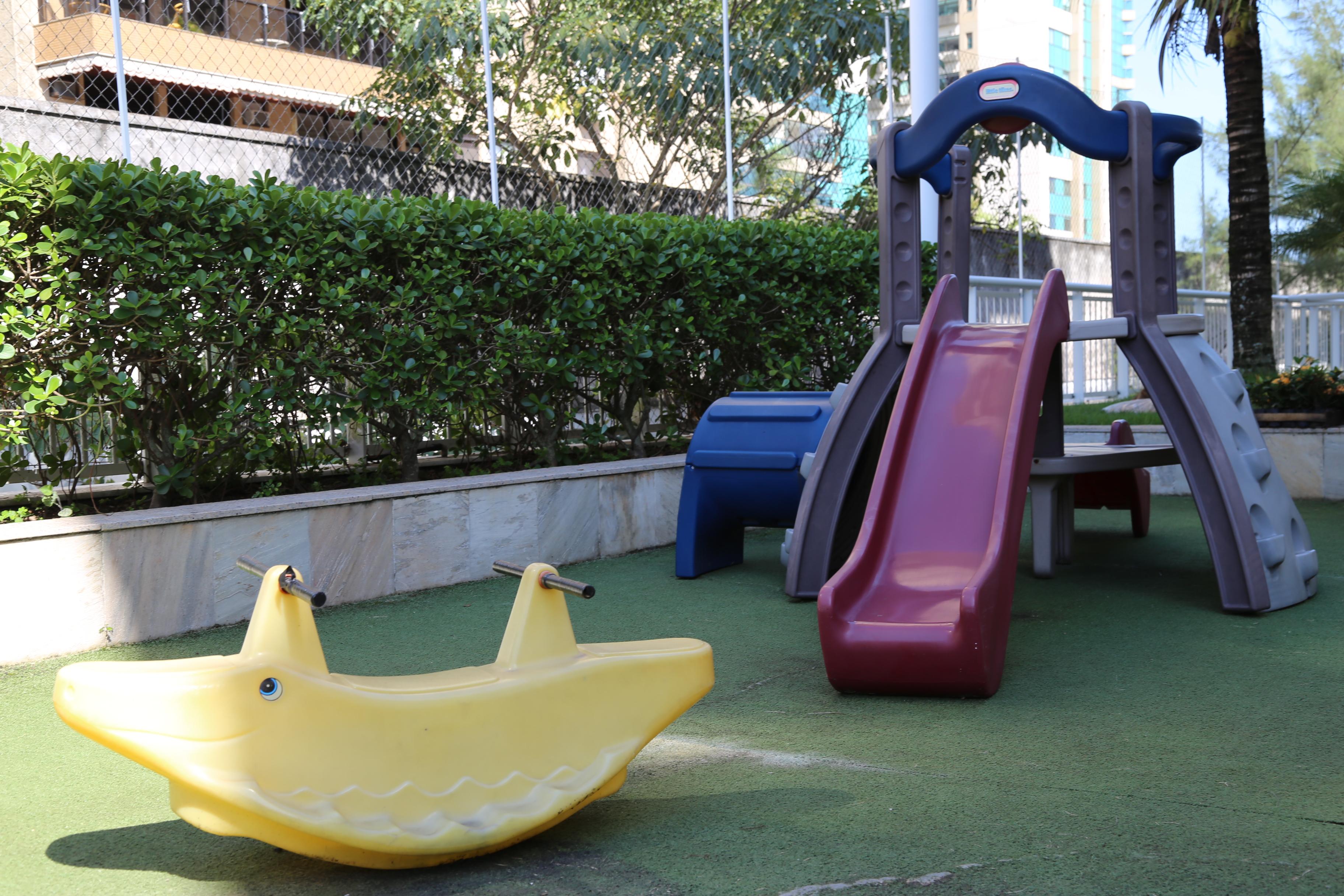 image-housing-carousel