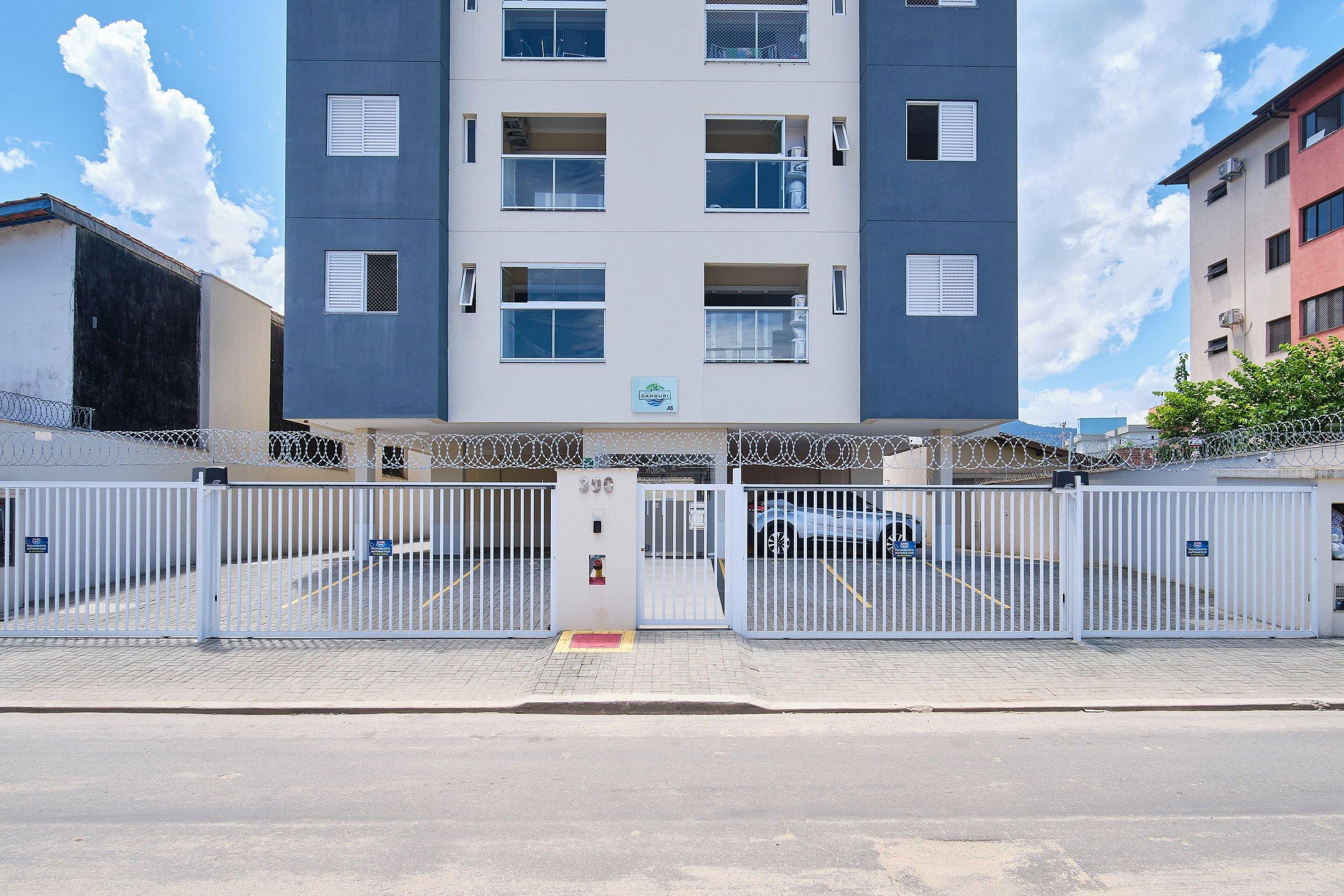 image-housing-carousel