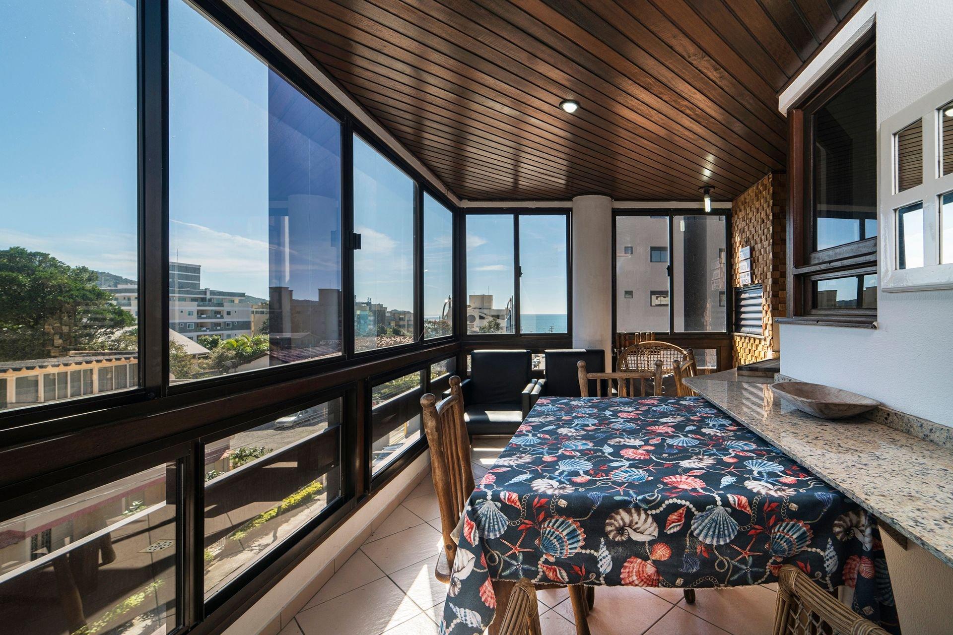 image-housing-carousel