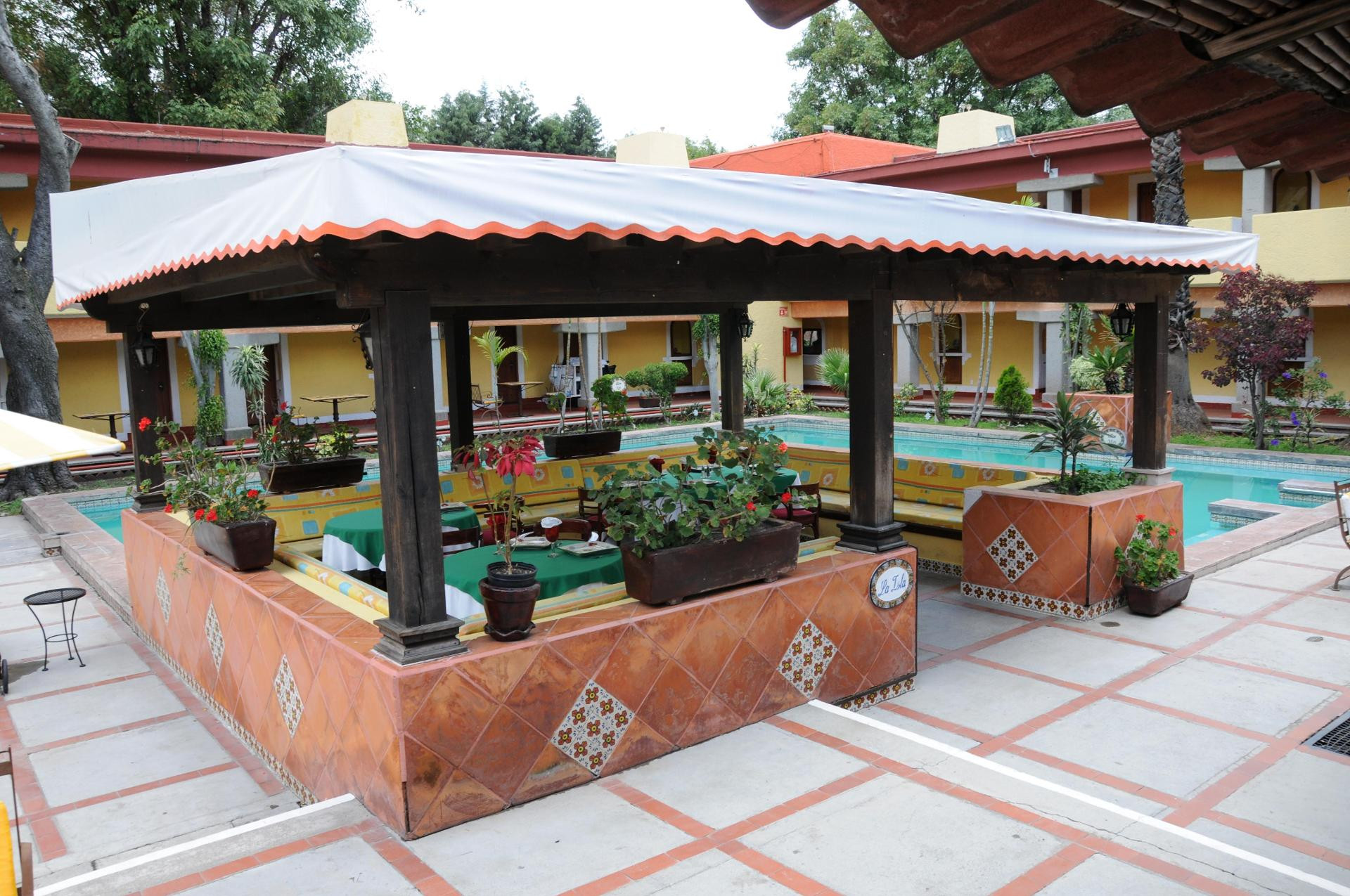 image-housing-carousel