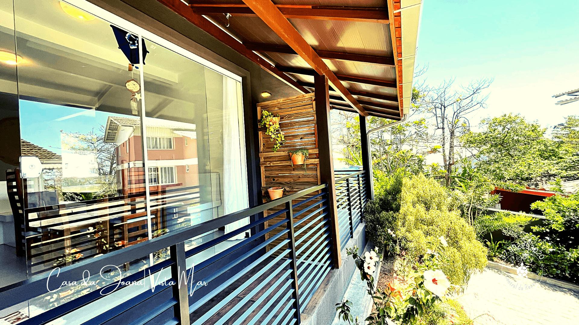 image-housing-carousel