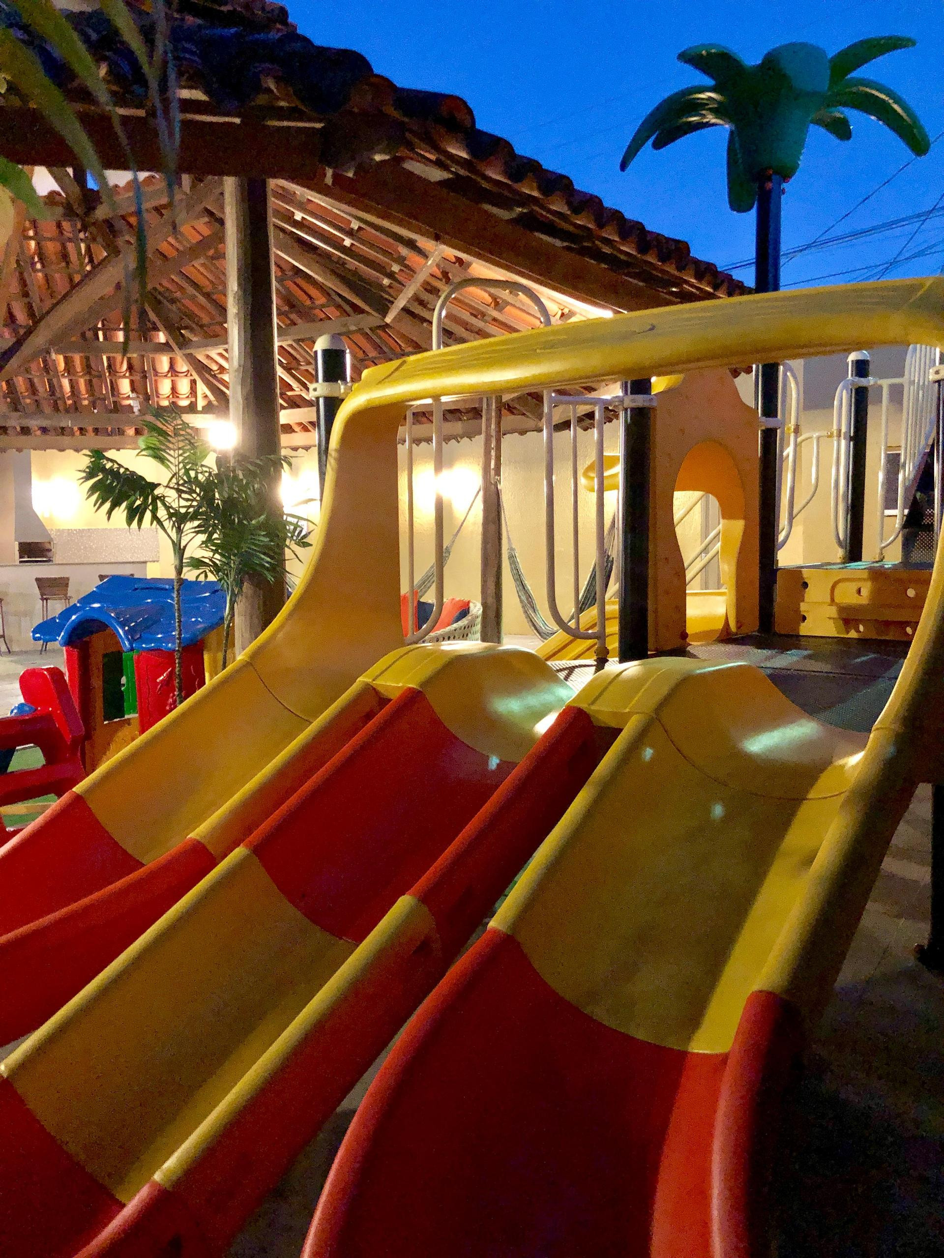 image-housing-carousel