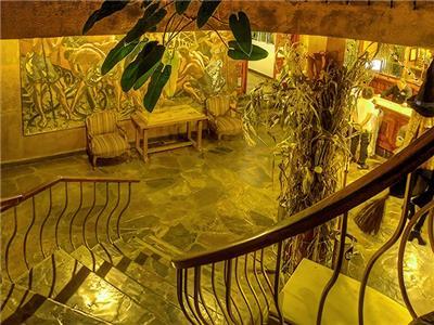 image-housing-carousel
