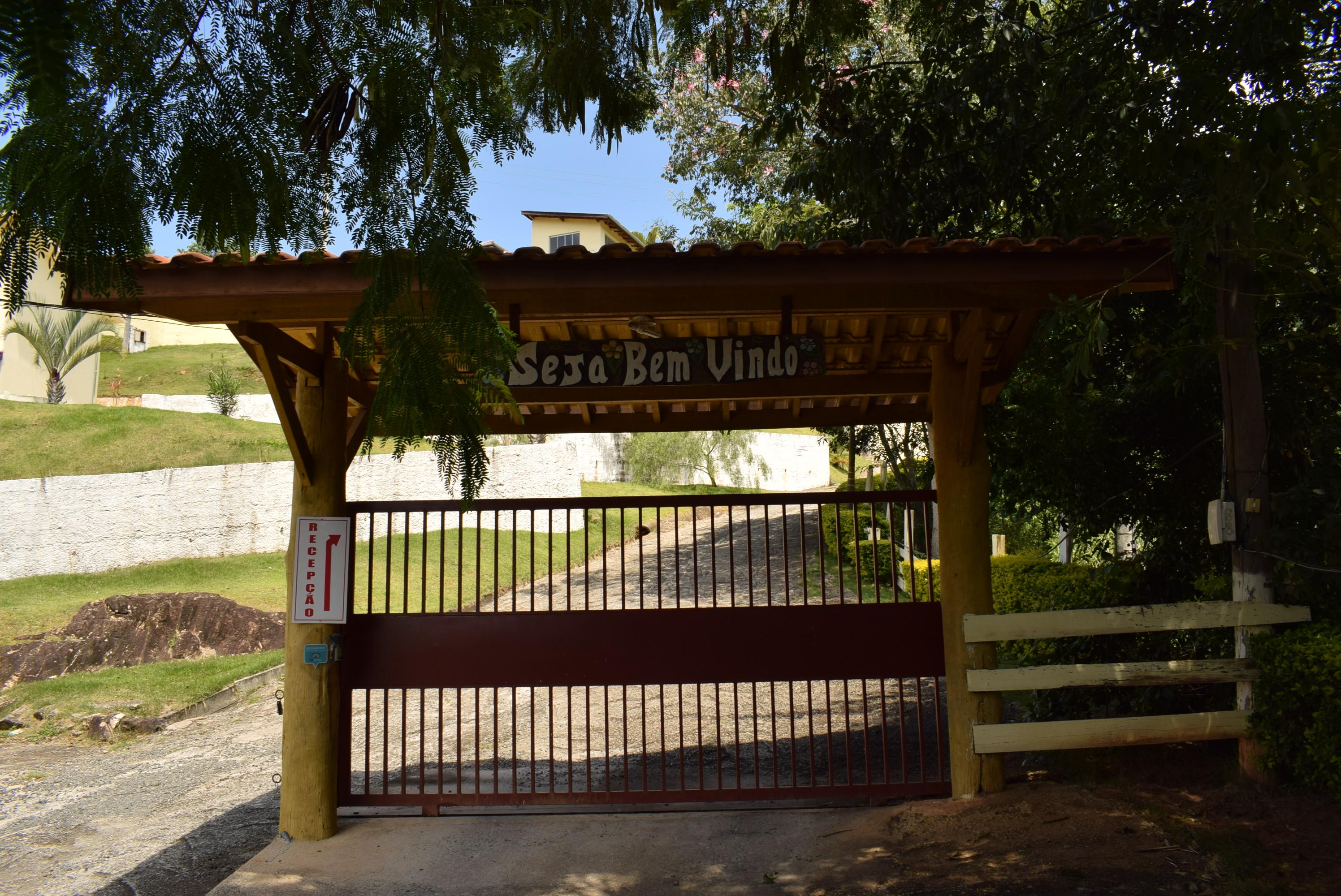 image-housing-carousel
